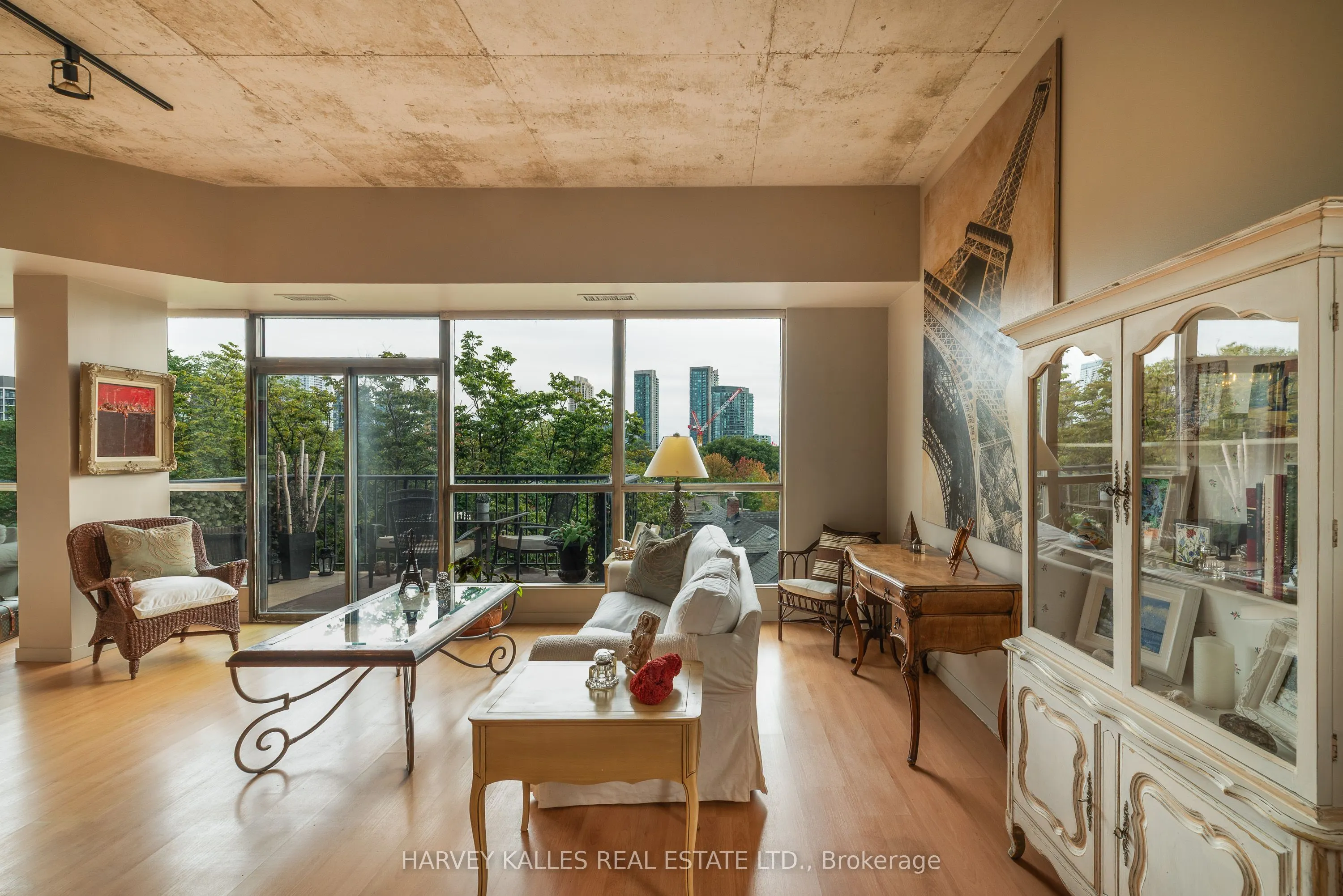 833 King Street W #405
