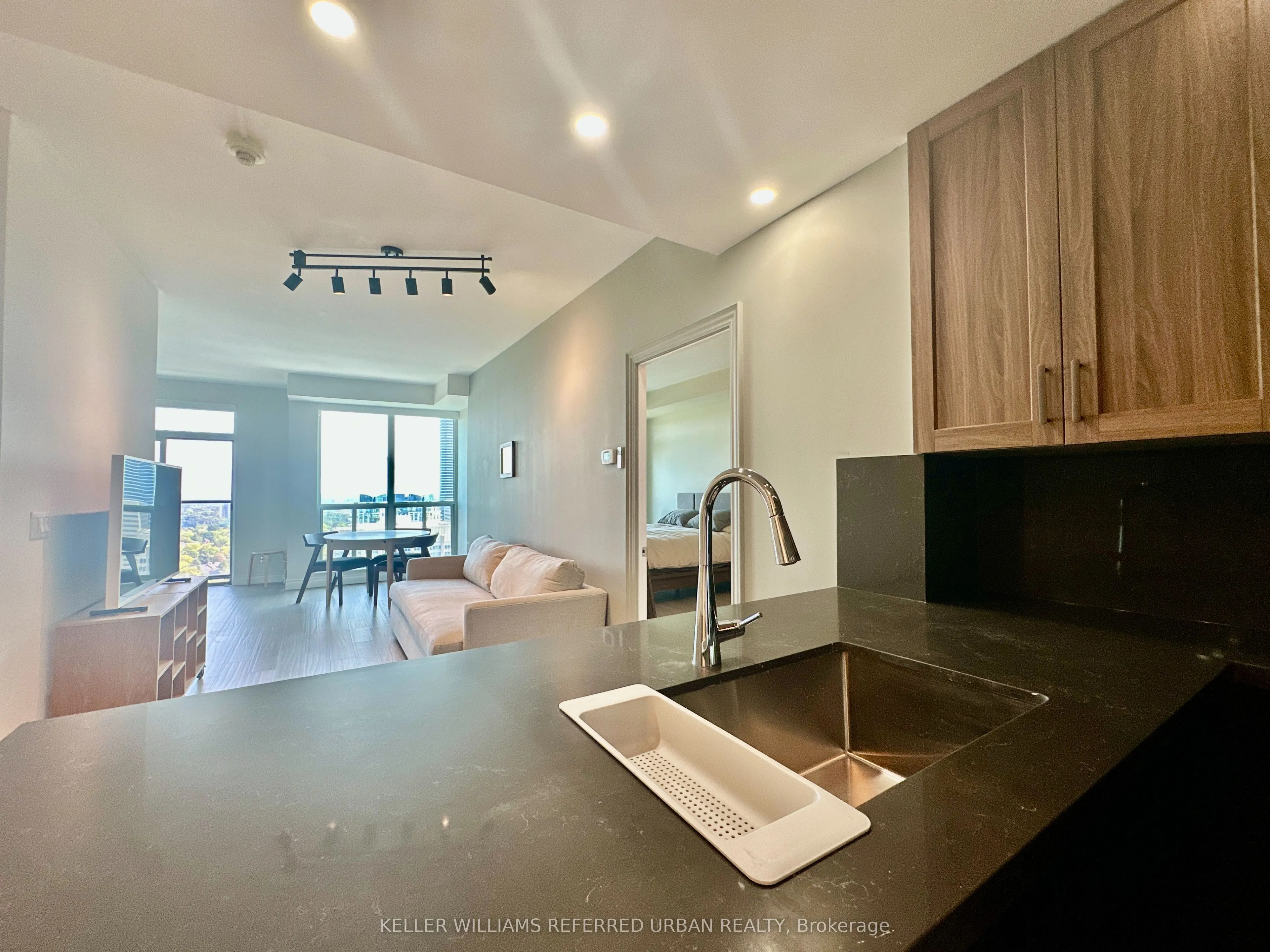 8 Park Road #PH 3705