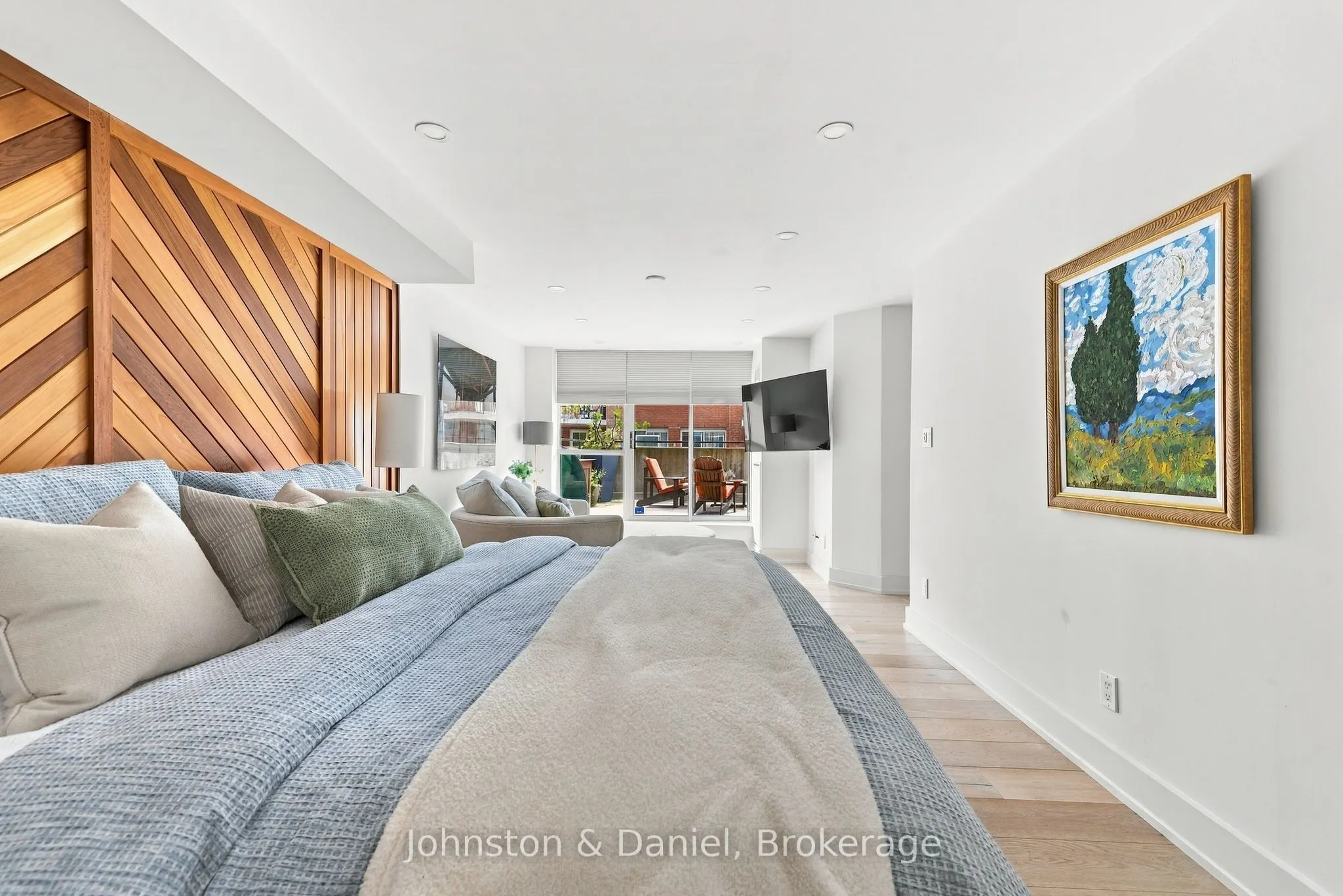 1000 King Street W #205