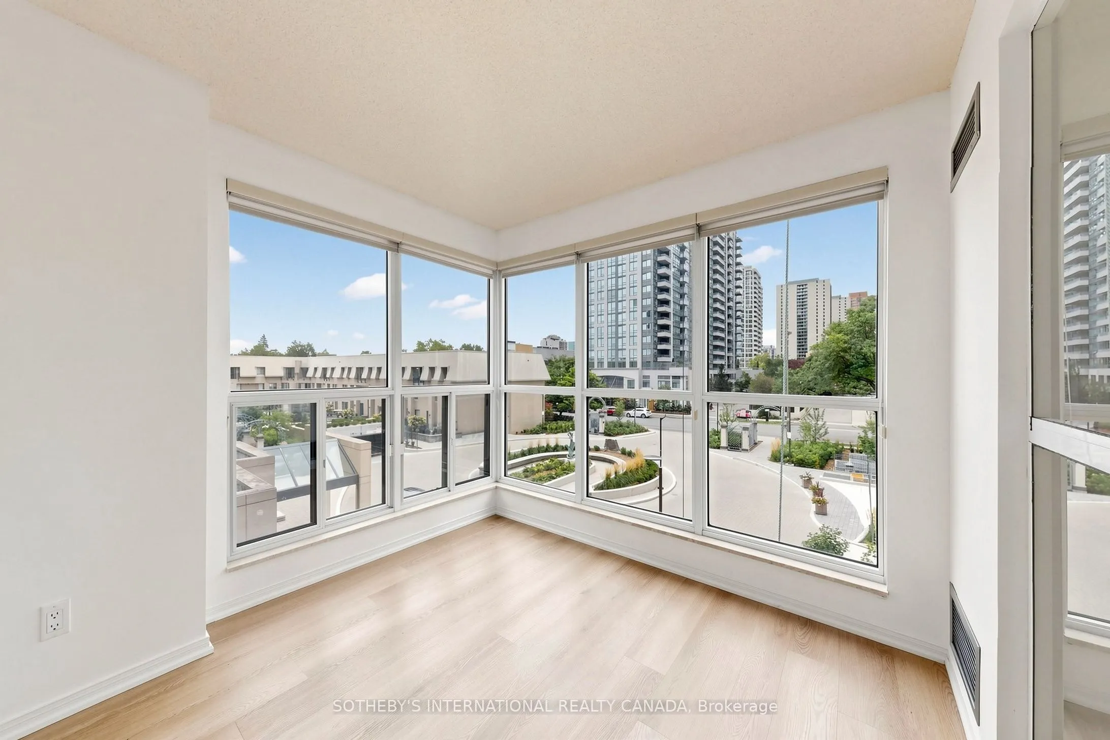 18 Hollywood Avenue #303