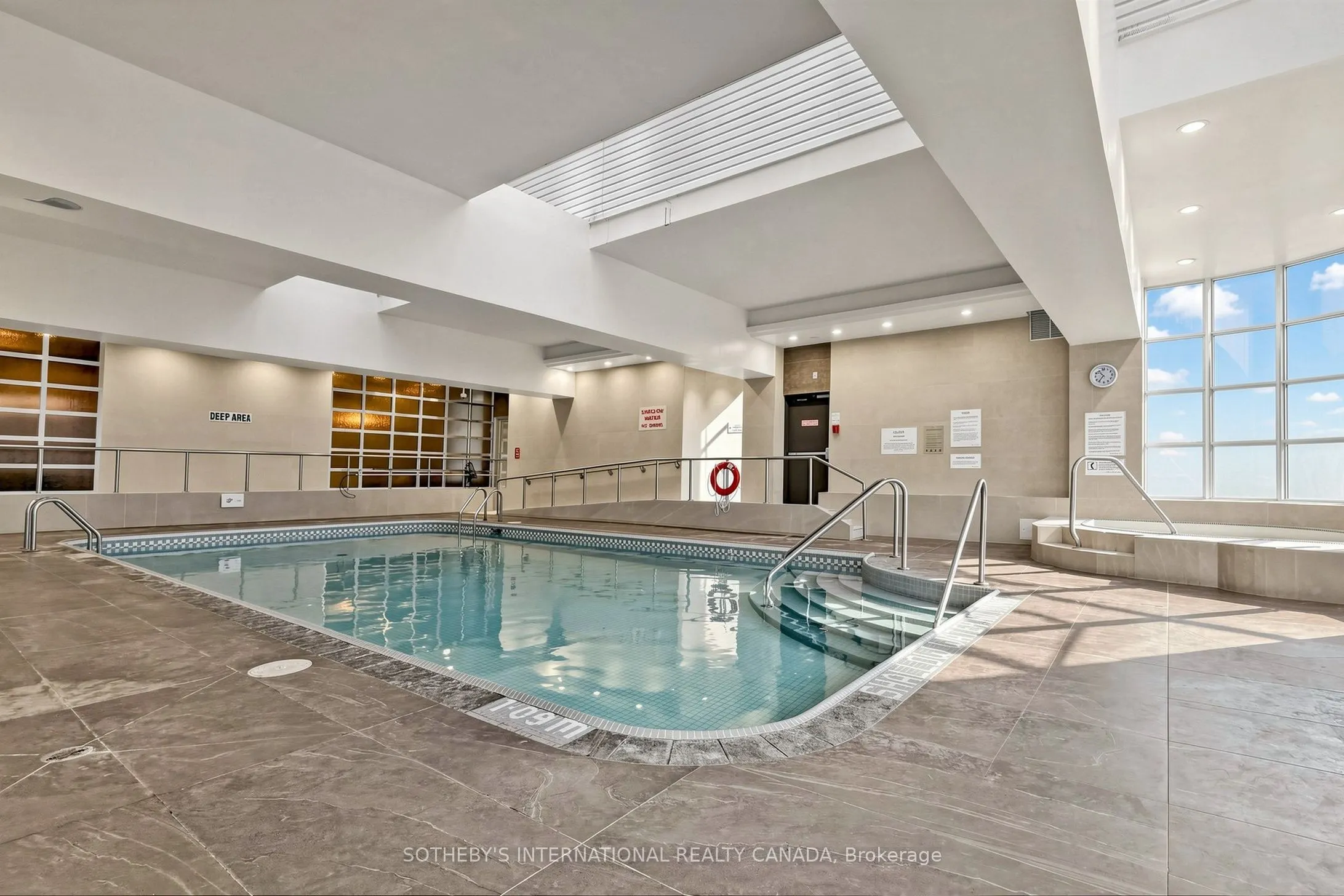 18 Hollywood Avenue #303