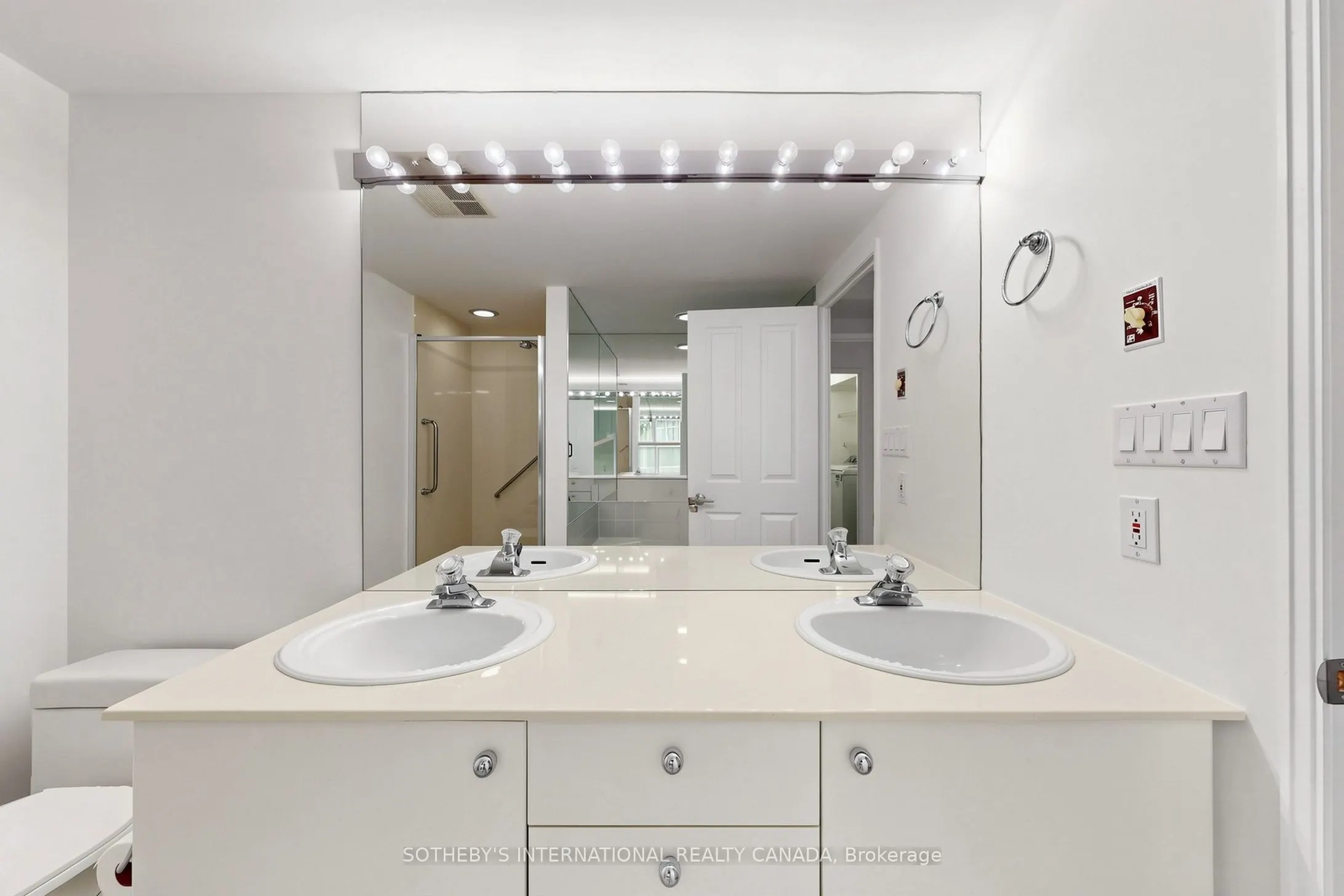18 Hollywood Avenue #303