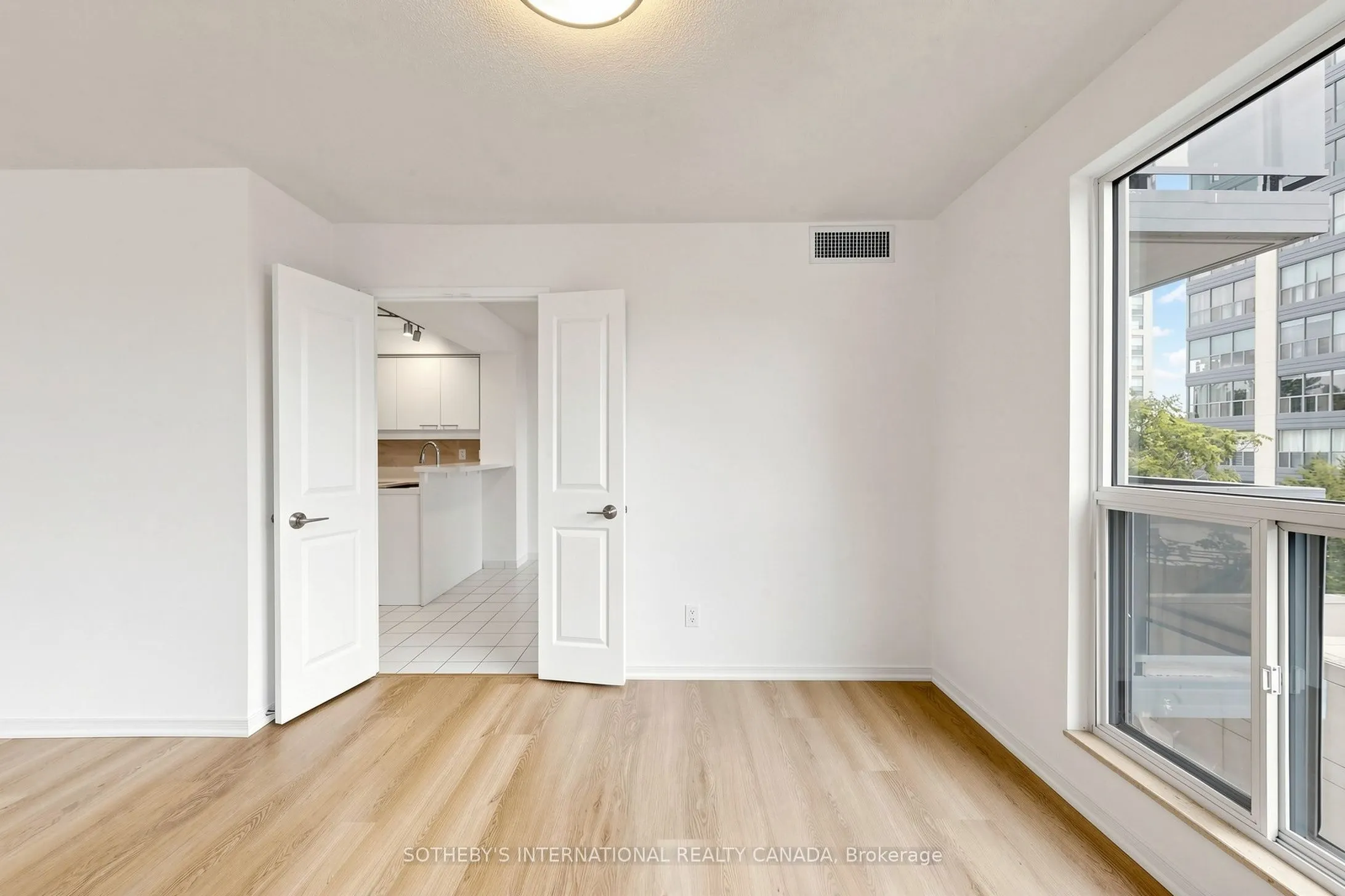 18 Hollywood Avenue #303