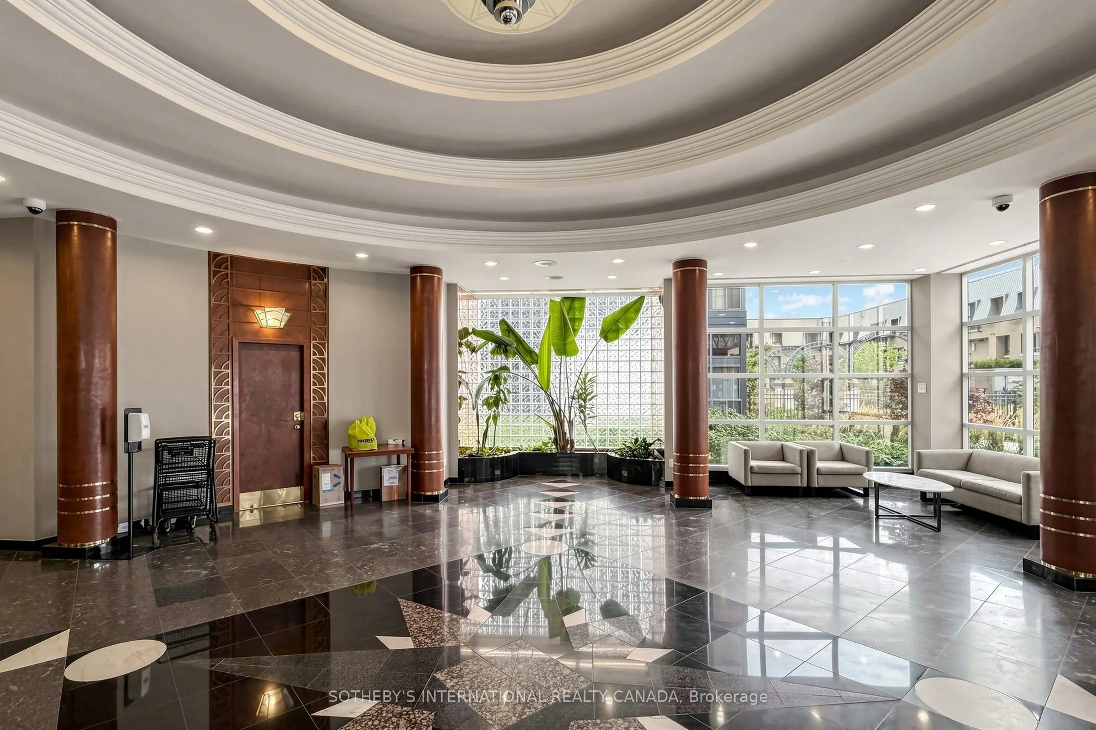 18 Hollywood Avenue #303