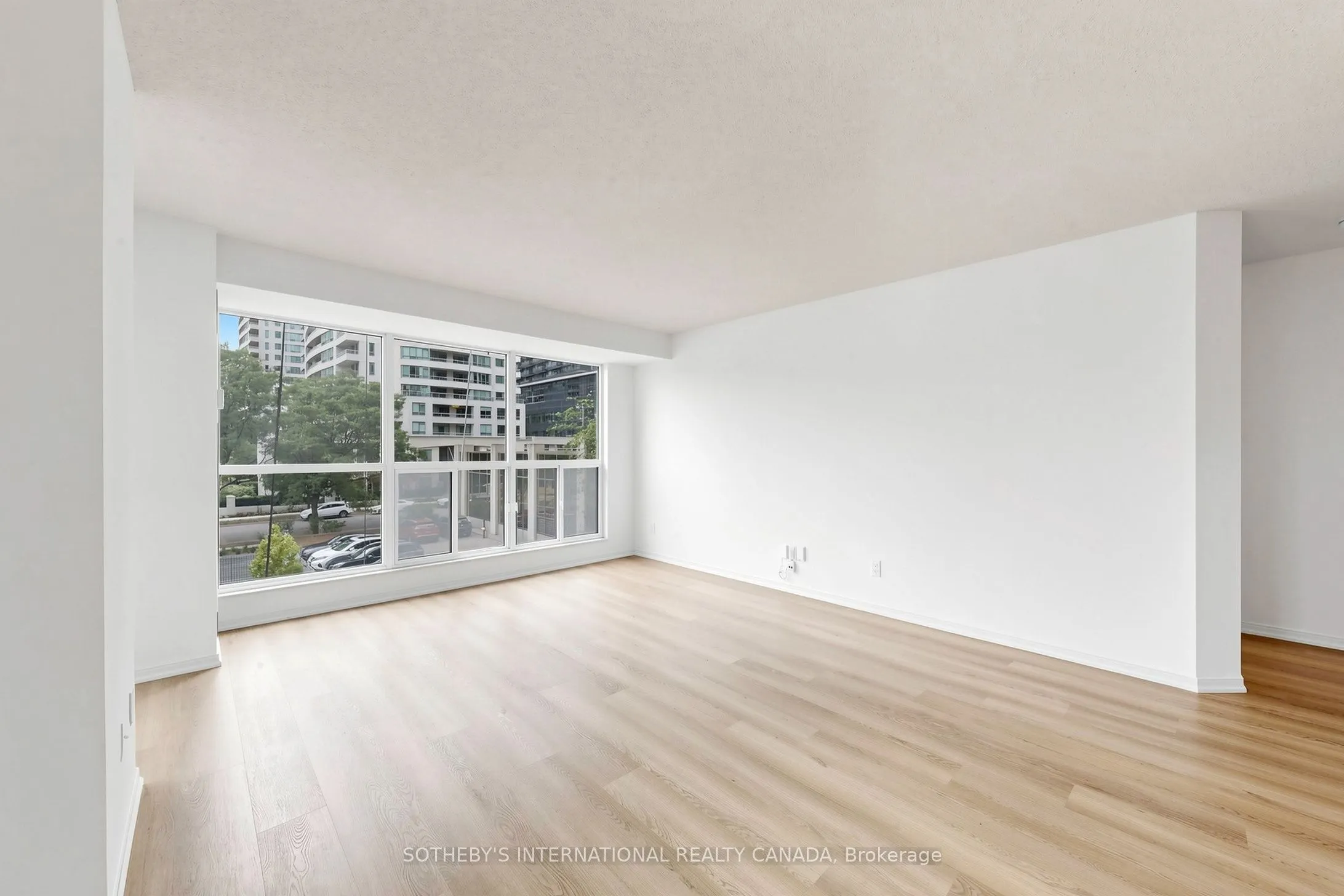 18 Hollywood Avenue #303