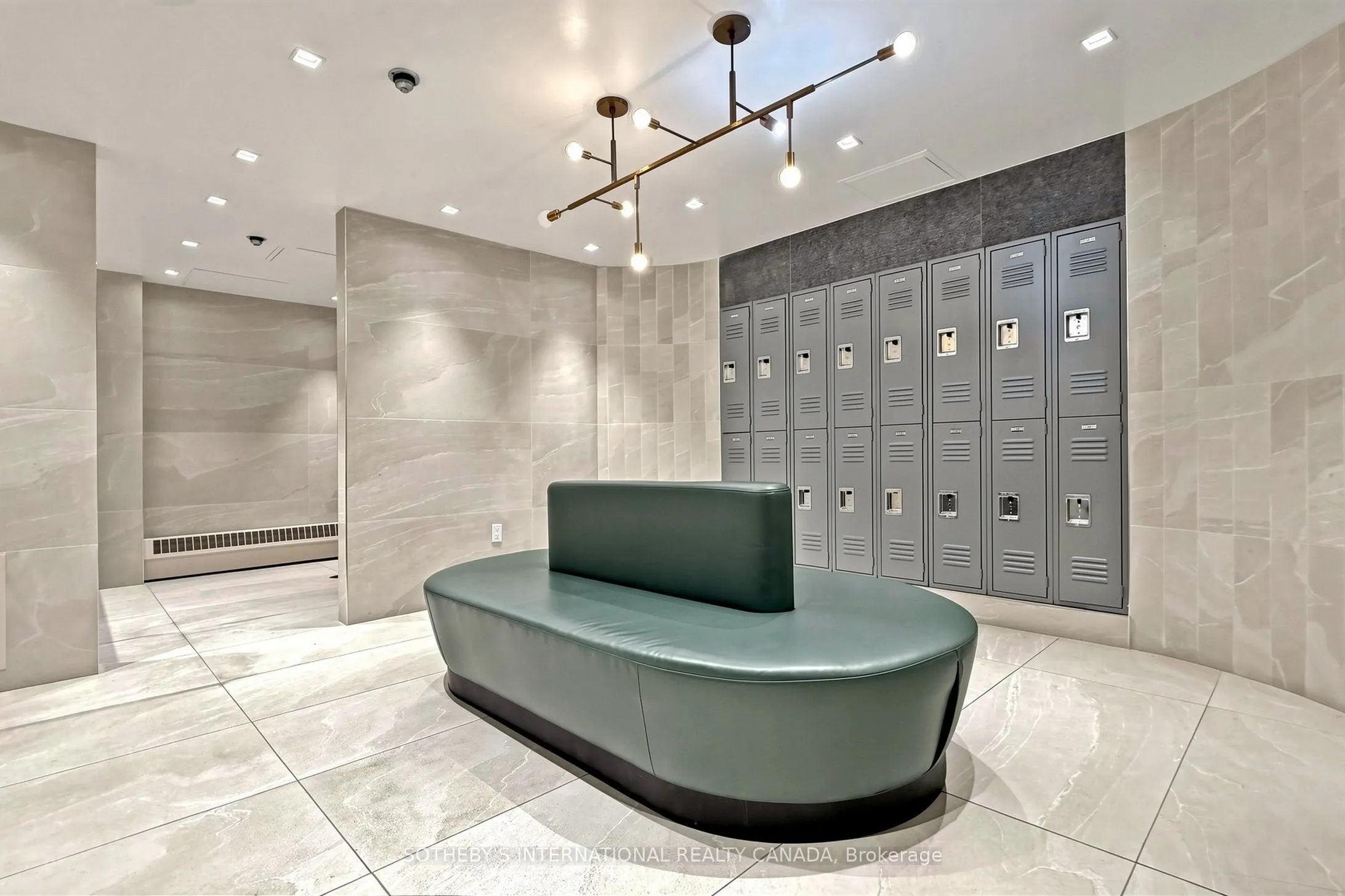 18 Hollywood Avenue #303
