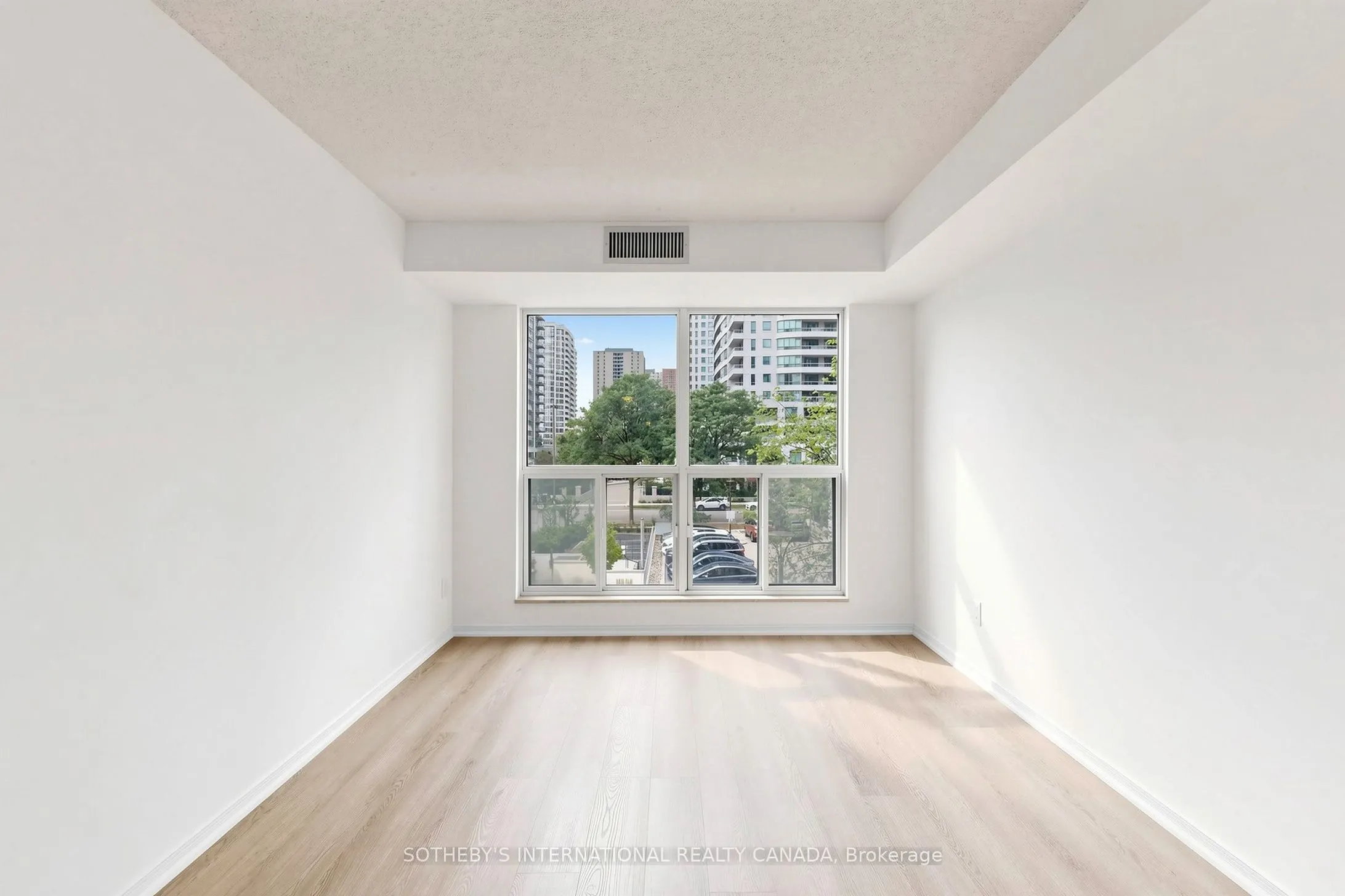 18 Hollywood Avenue #303