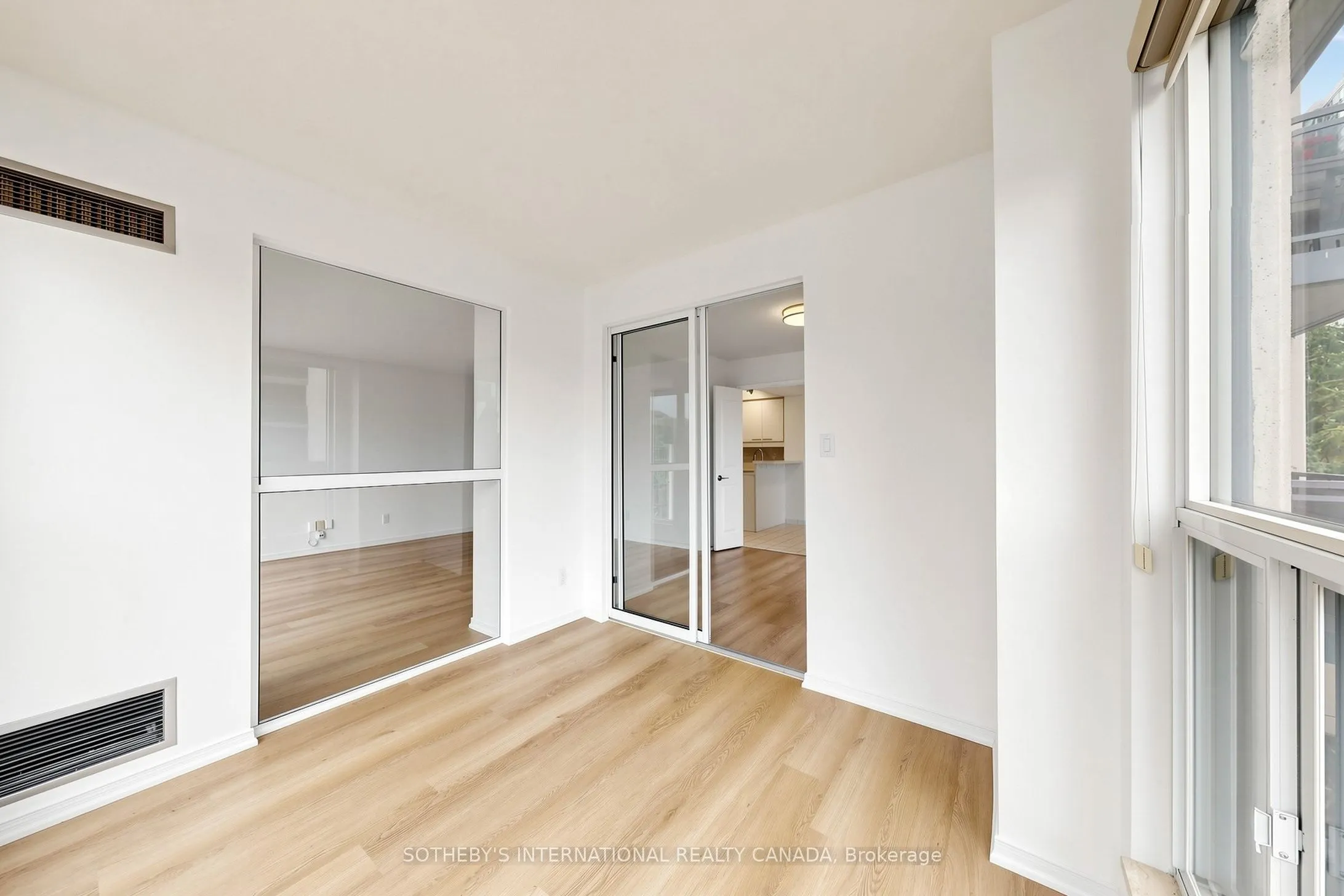 18 Hollywood Avenue #303