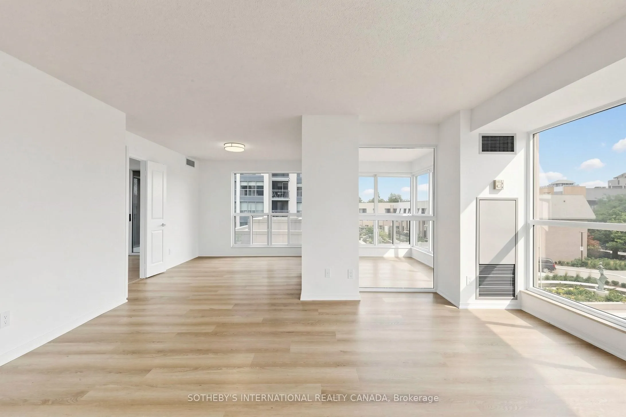 18 Hollywood Avenue #303