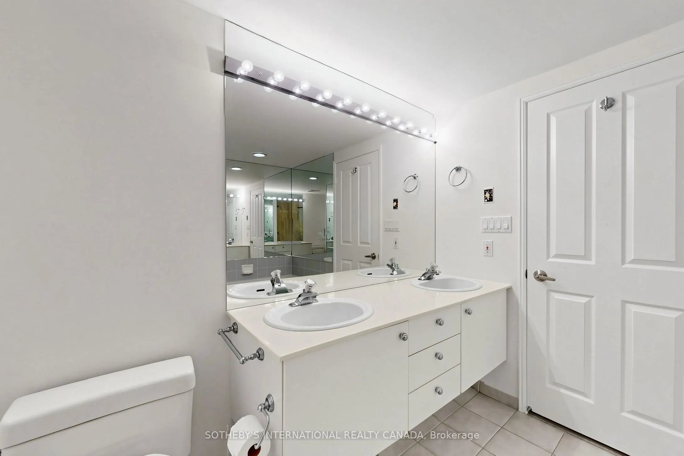 18 Hollywood Avenue #303