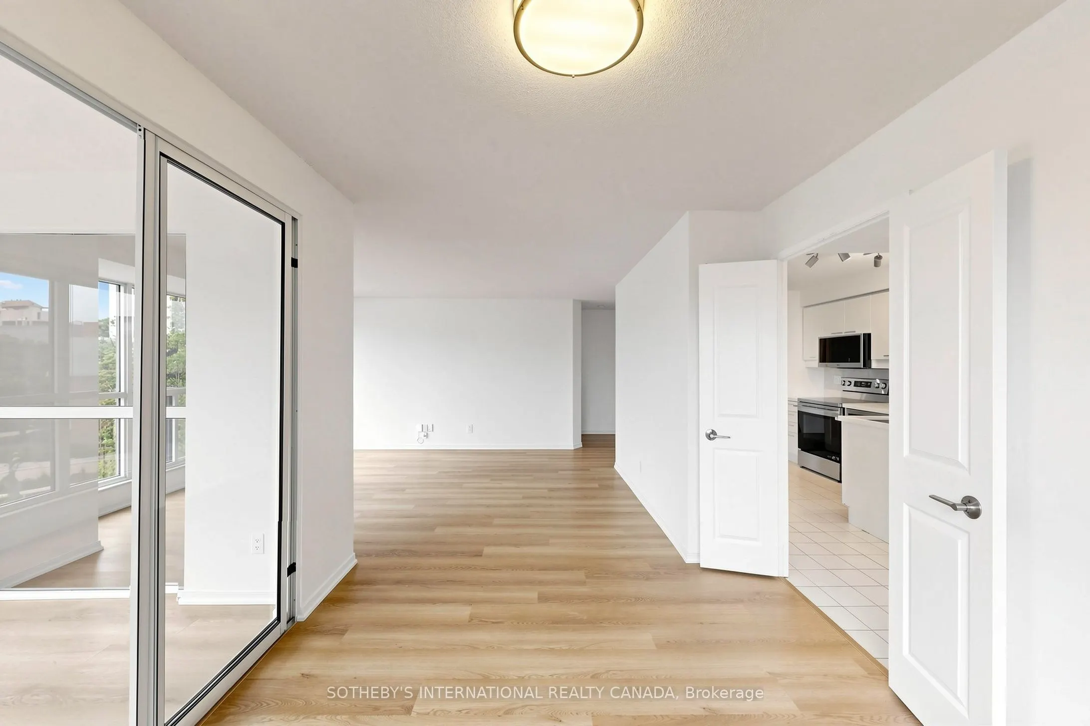 18 Hollywood Avenue #303