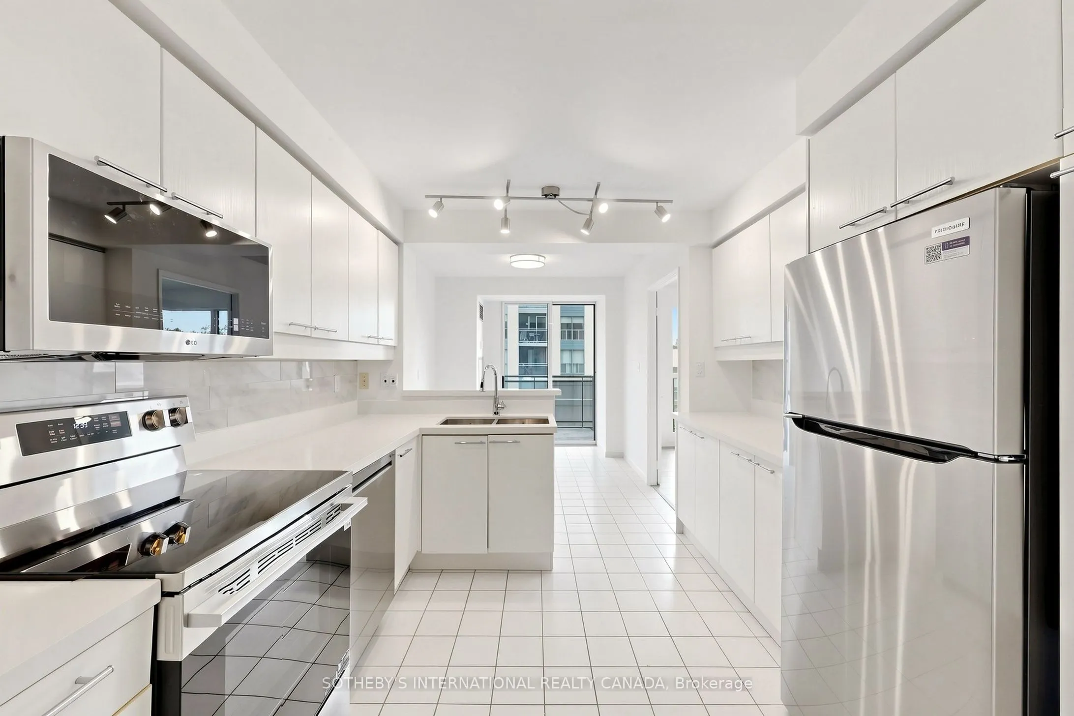 18 Hollywood Avenue #303