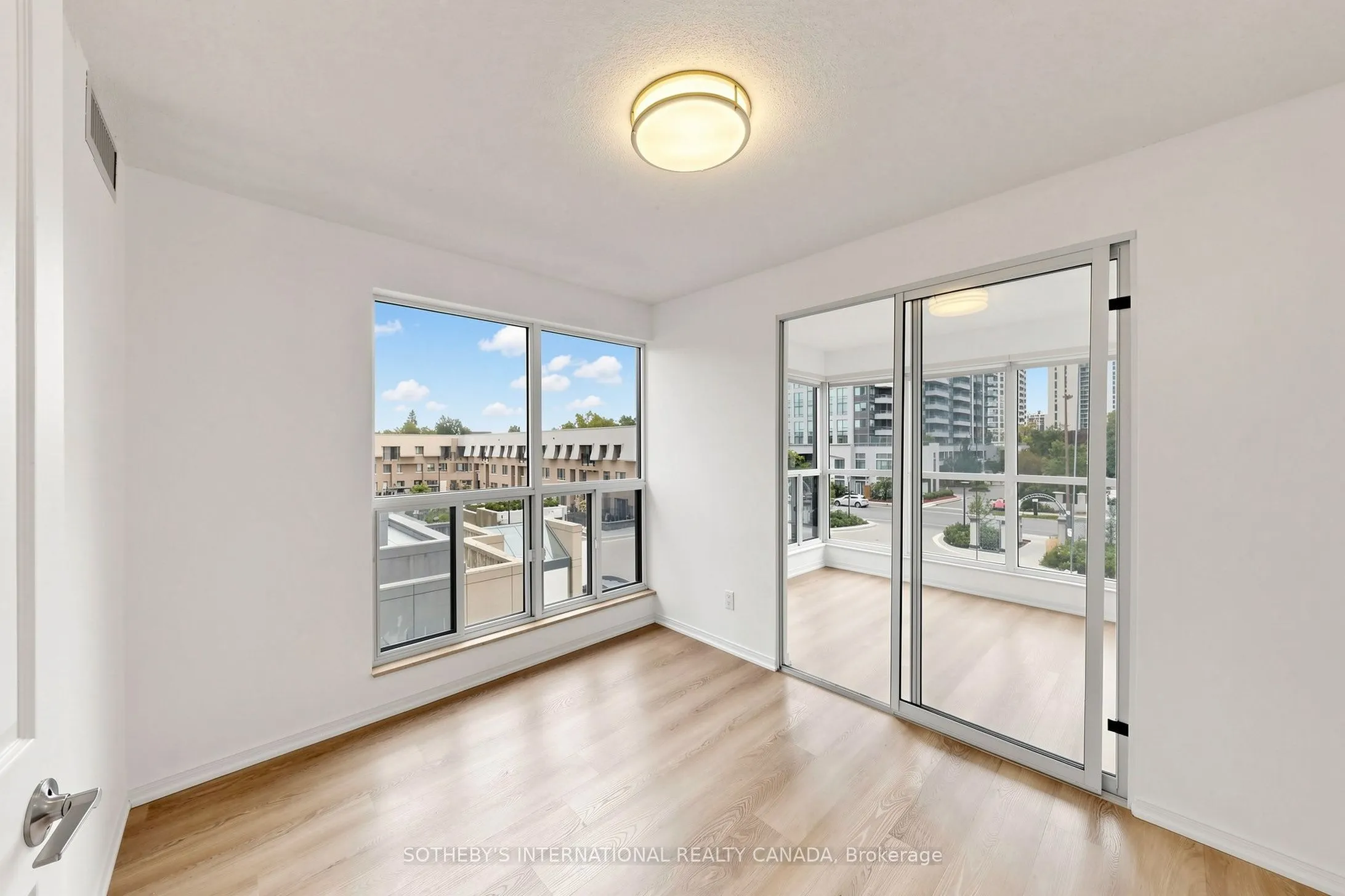 18 Hollywood Avenue #303