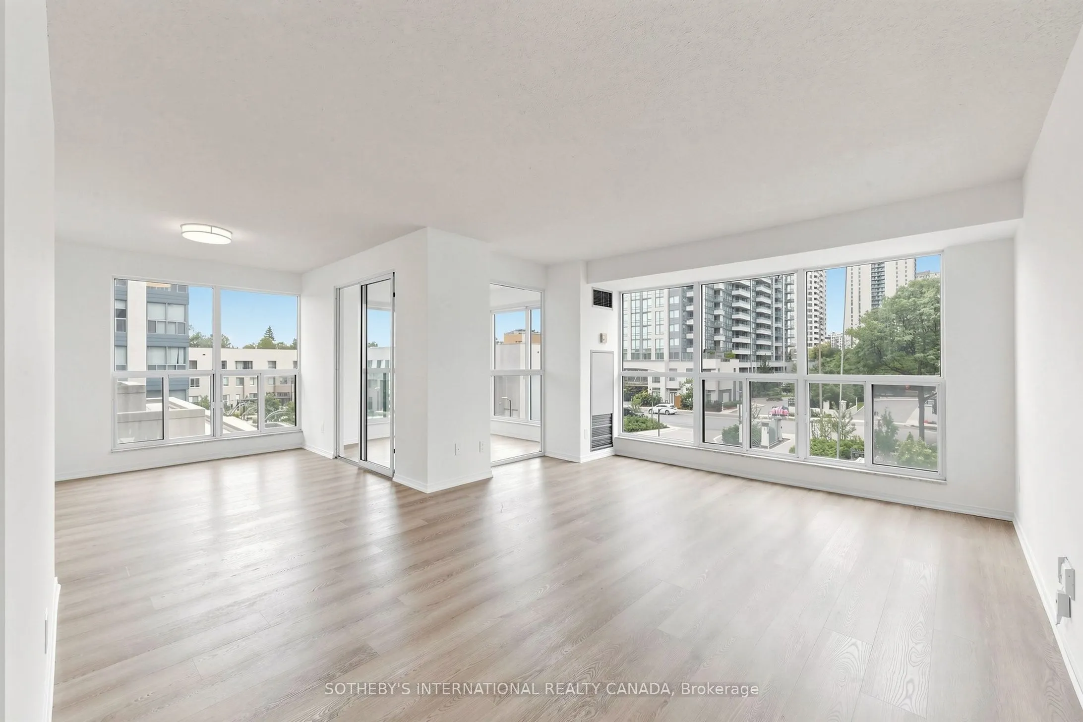 18 Hollywood Avenue #303