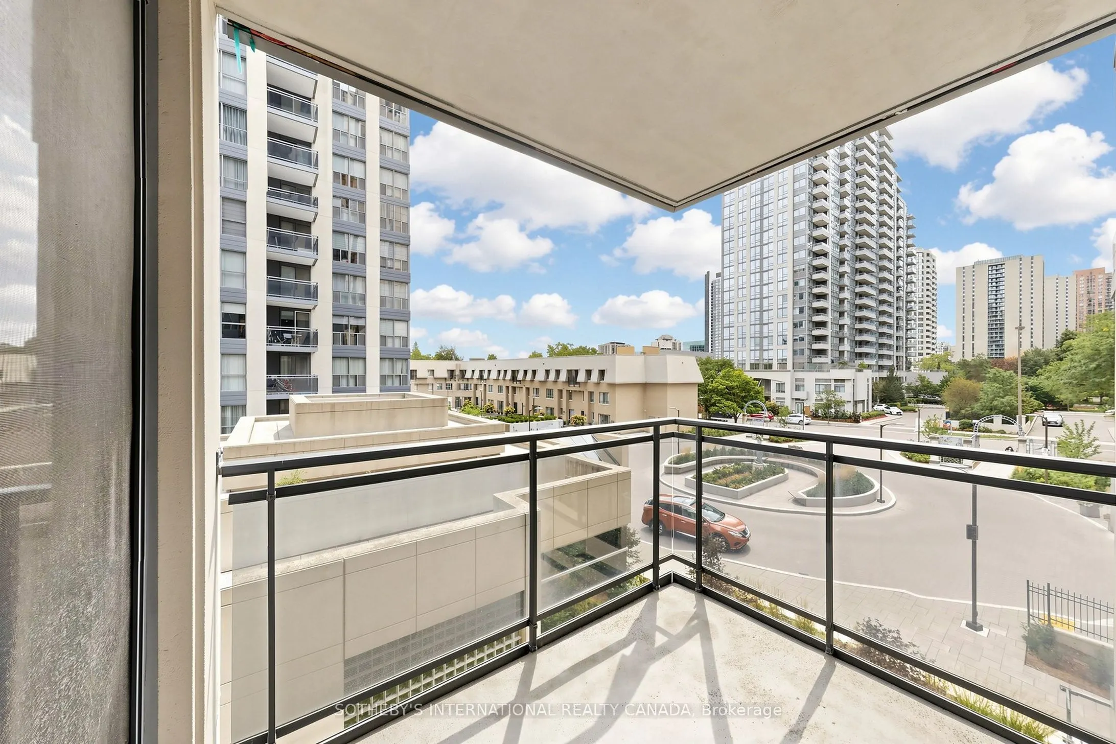 18 Hollywood Avenue #303
