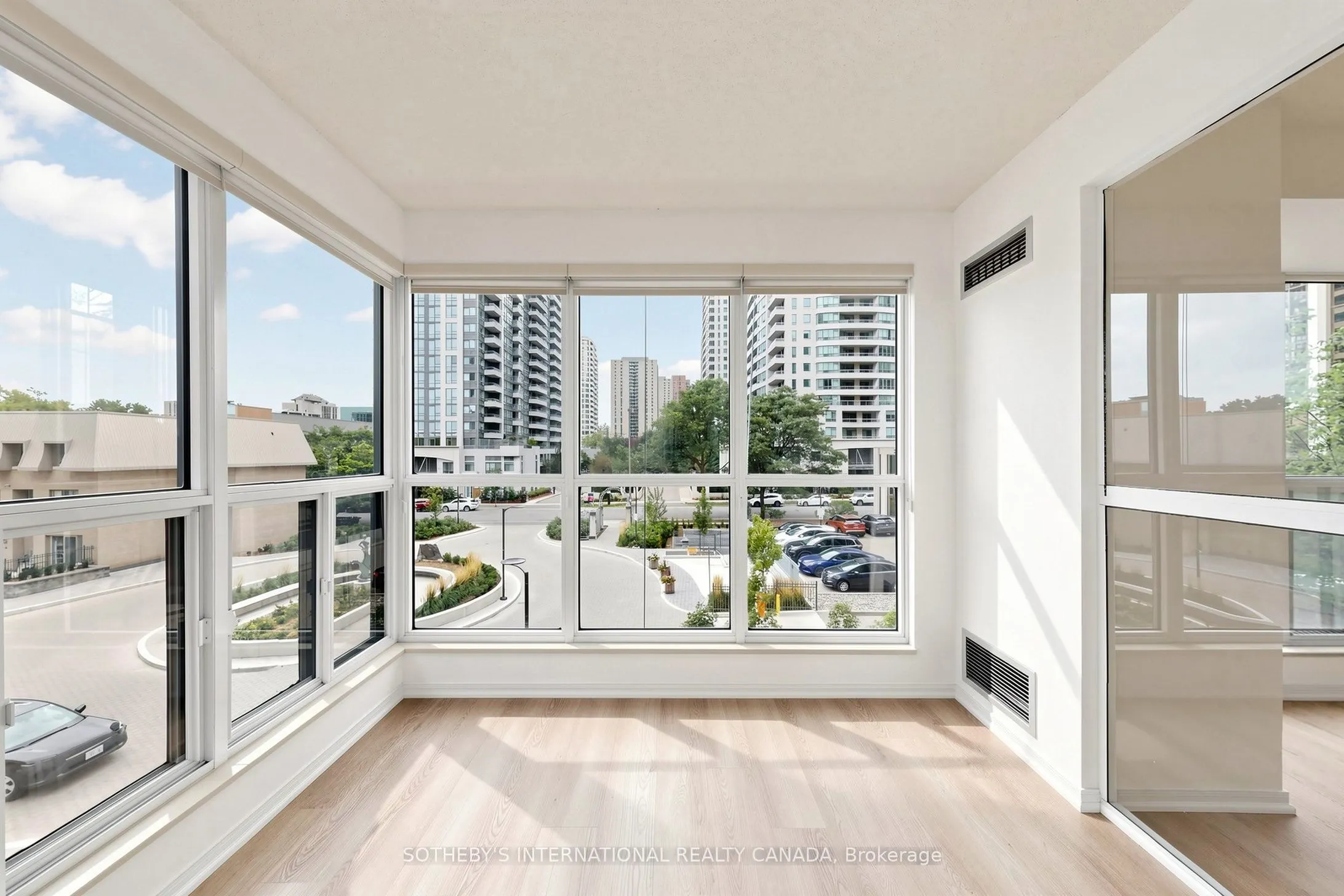 18 Hollywood Avenue #303