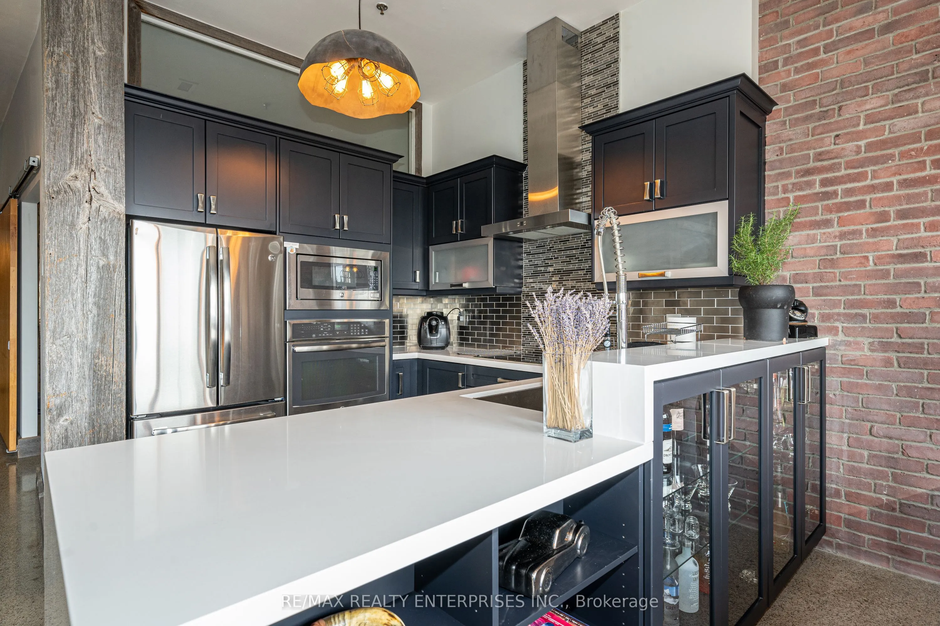 700 King Street W #515