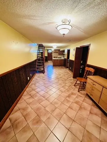 382 Roxton Road