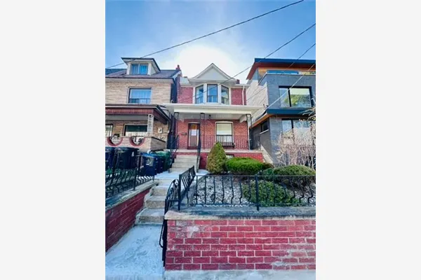 382 Roxton Road