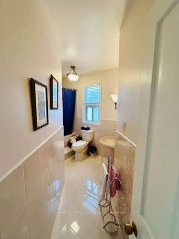 382 Roxton Road