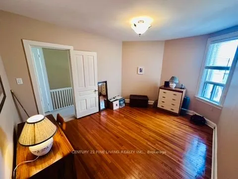 382 Roxton Road