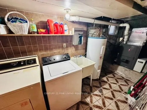 382 Roxton Road