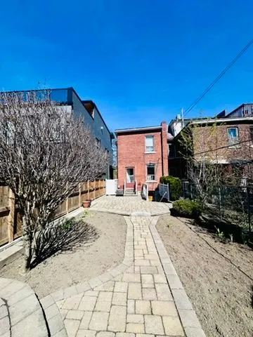 382 Roxton Road