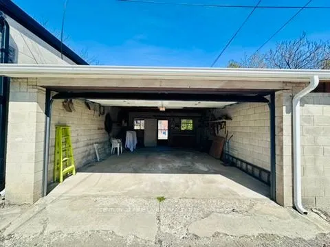 382 Roxton Road