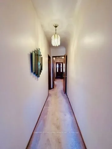 382 Roxton Road