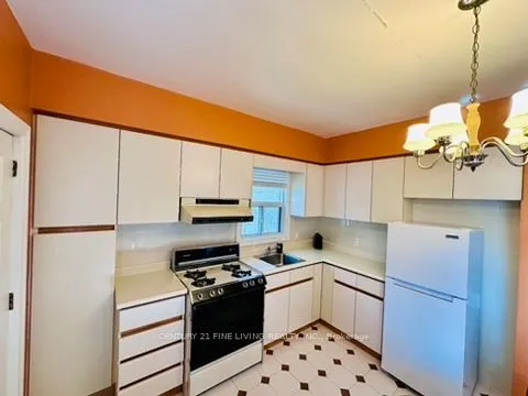 382 Roxton Road