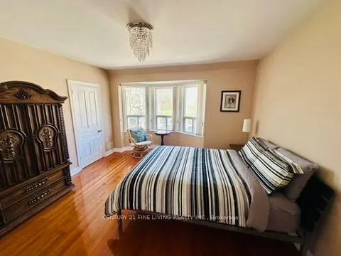 382 Roxton Road