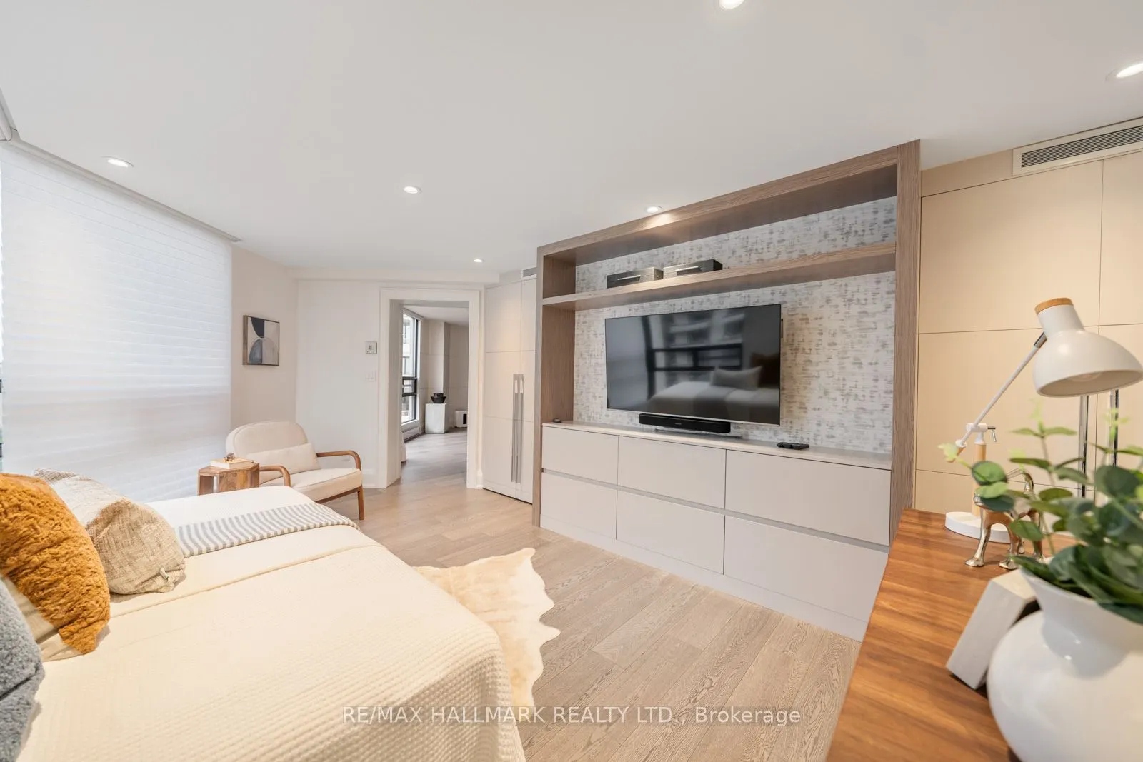 240 Heath Street W #1401