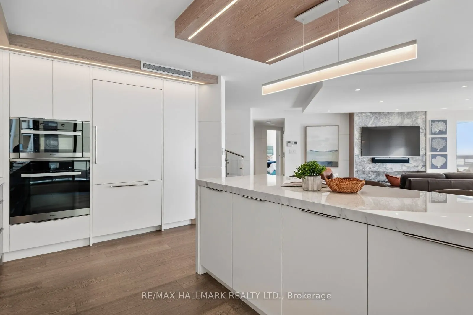 240 Heath Street W #1401