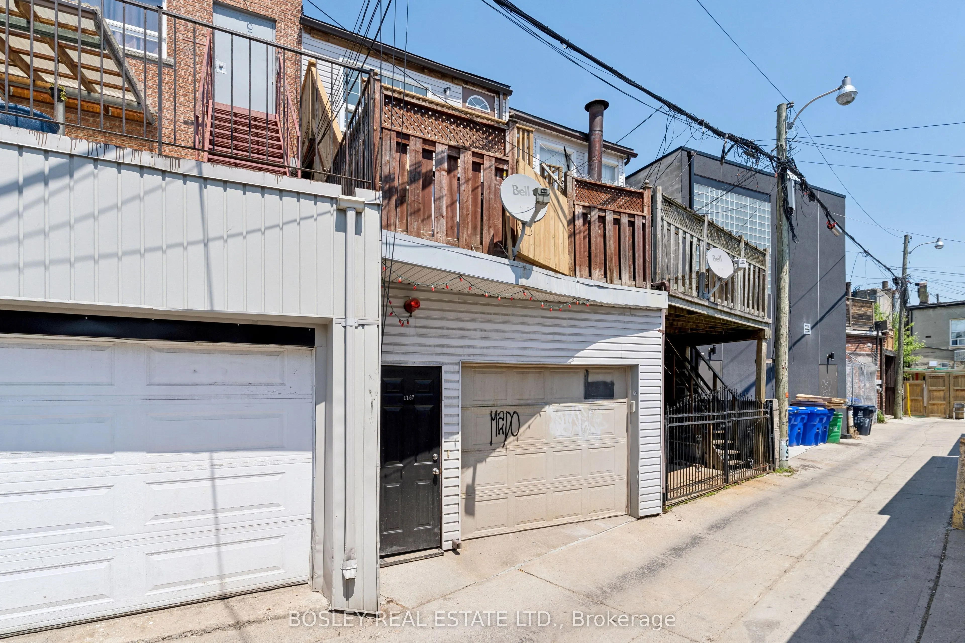 1167 Dundas Street W