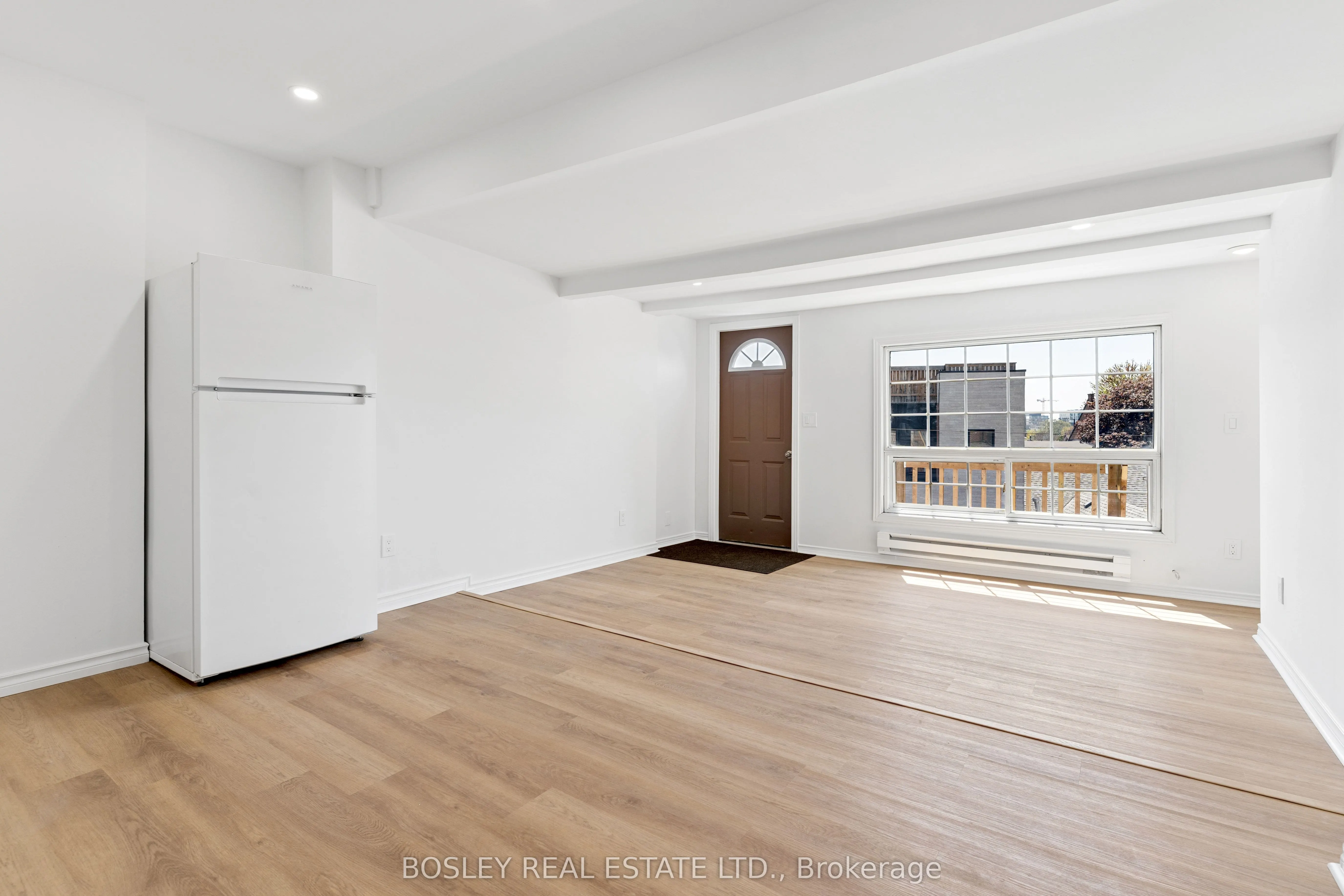 1167 Dundas Street W