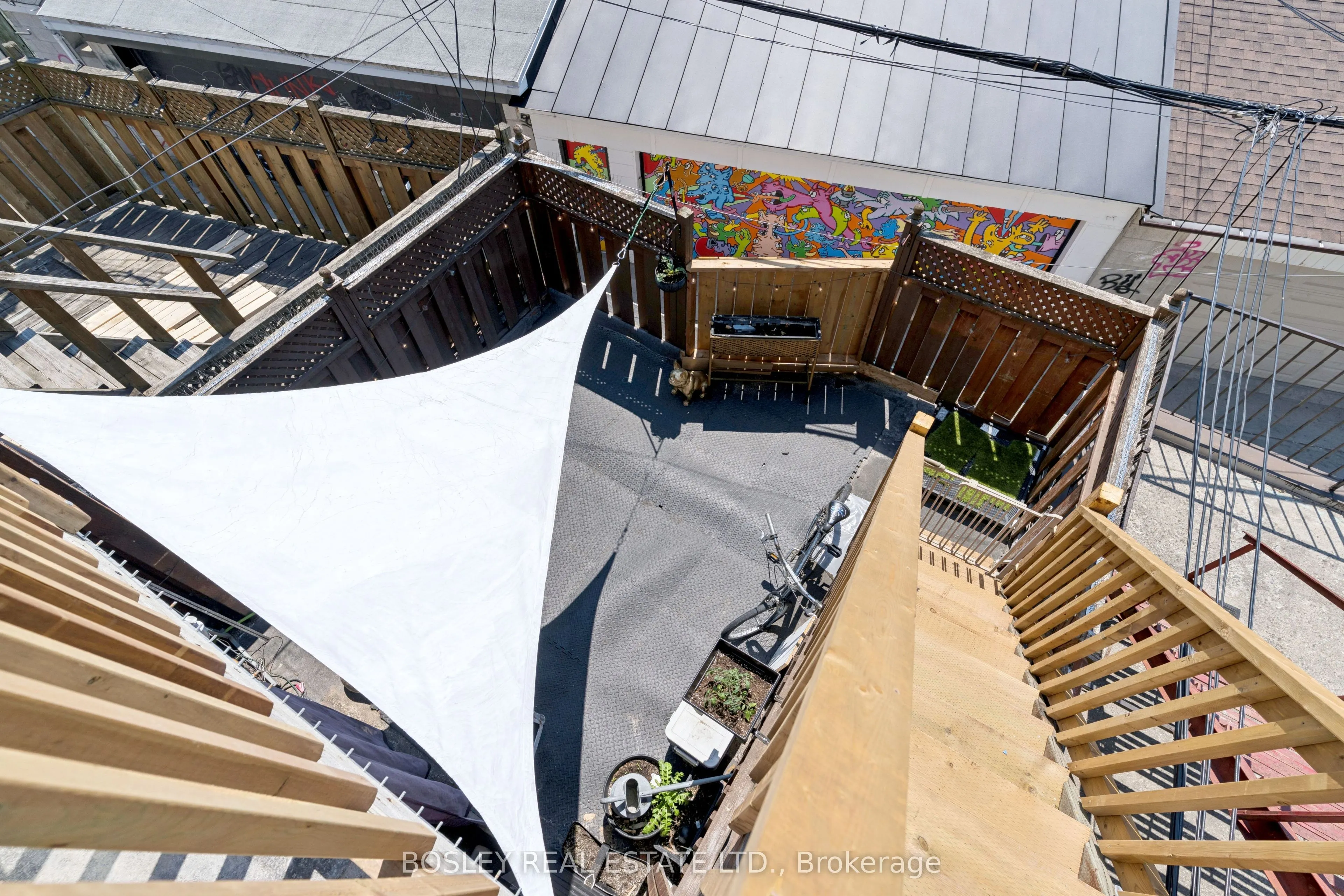 1167 Dundas Street W