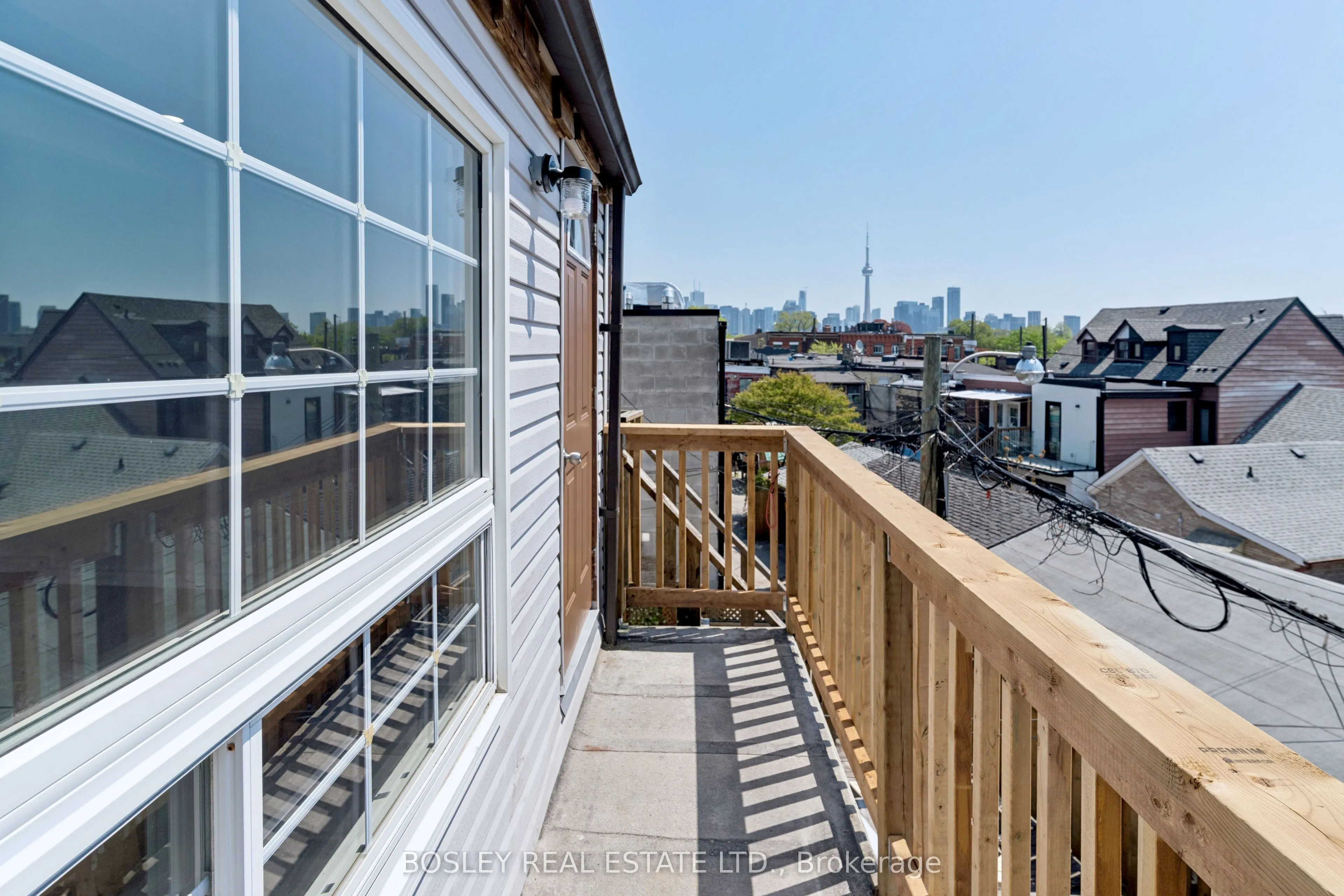 1167 Dundas Street W