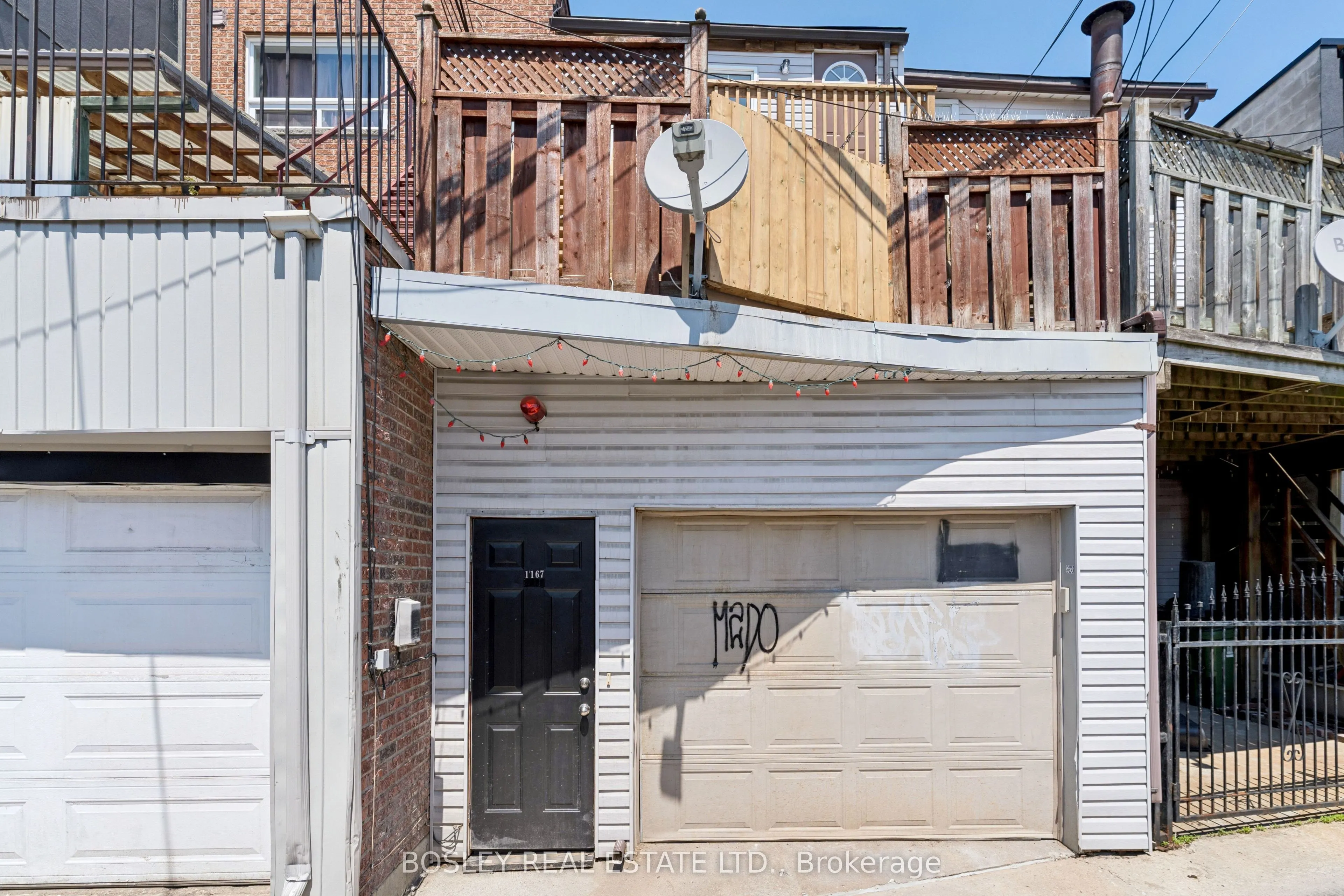 1167 Dundas Street W