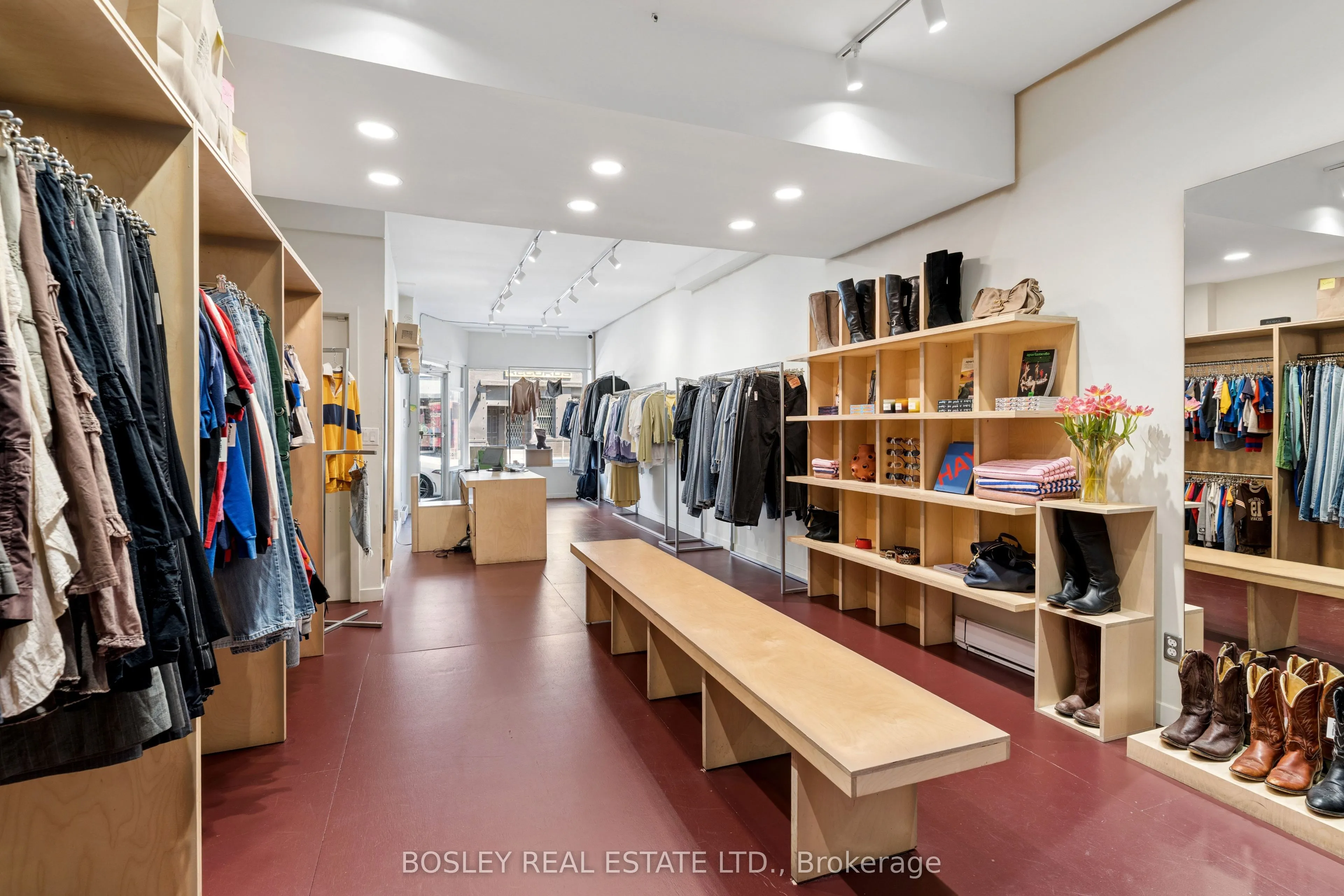 1167 Dundas Street W