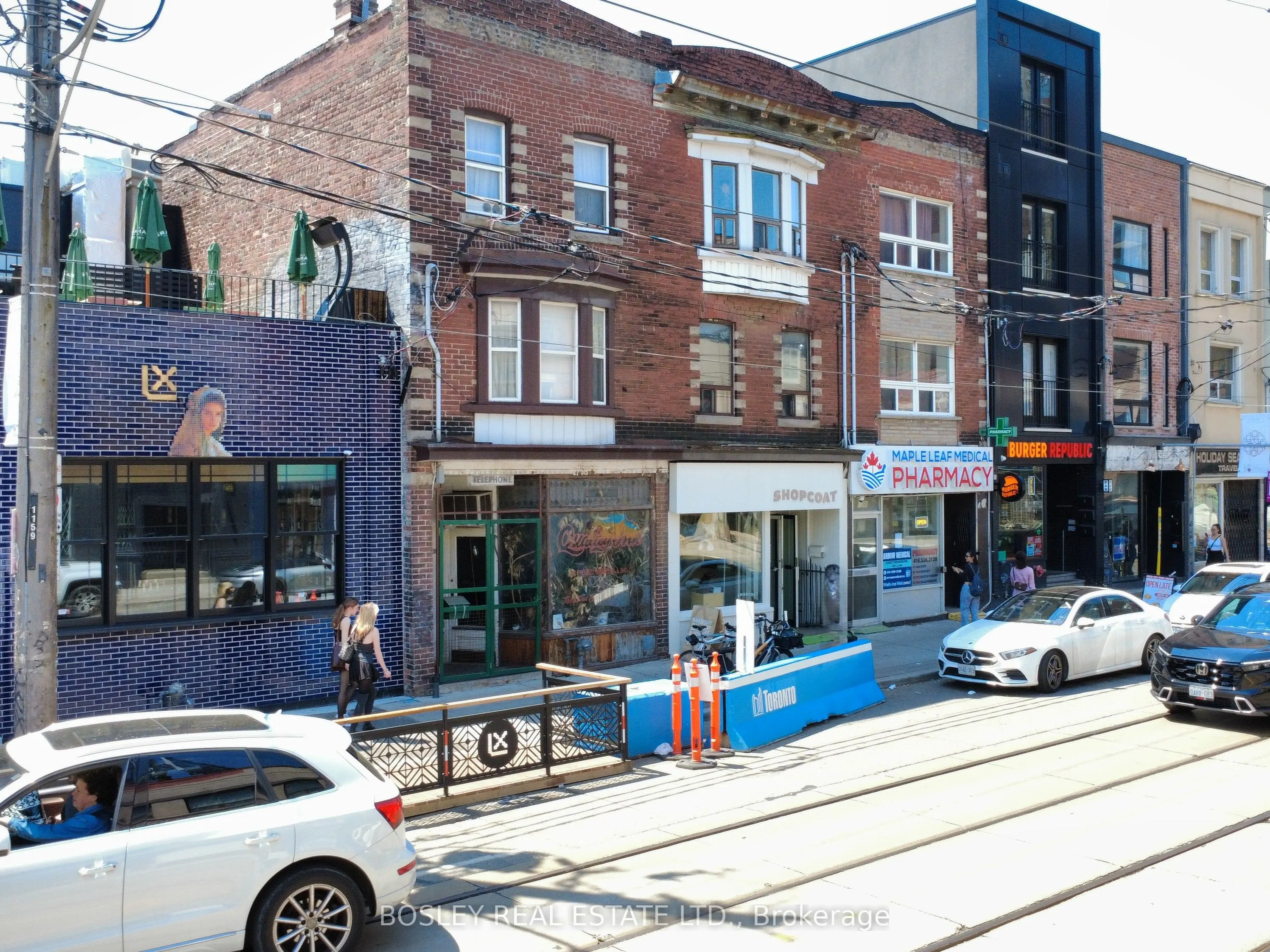 1167 Dundas Street W