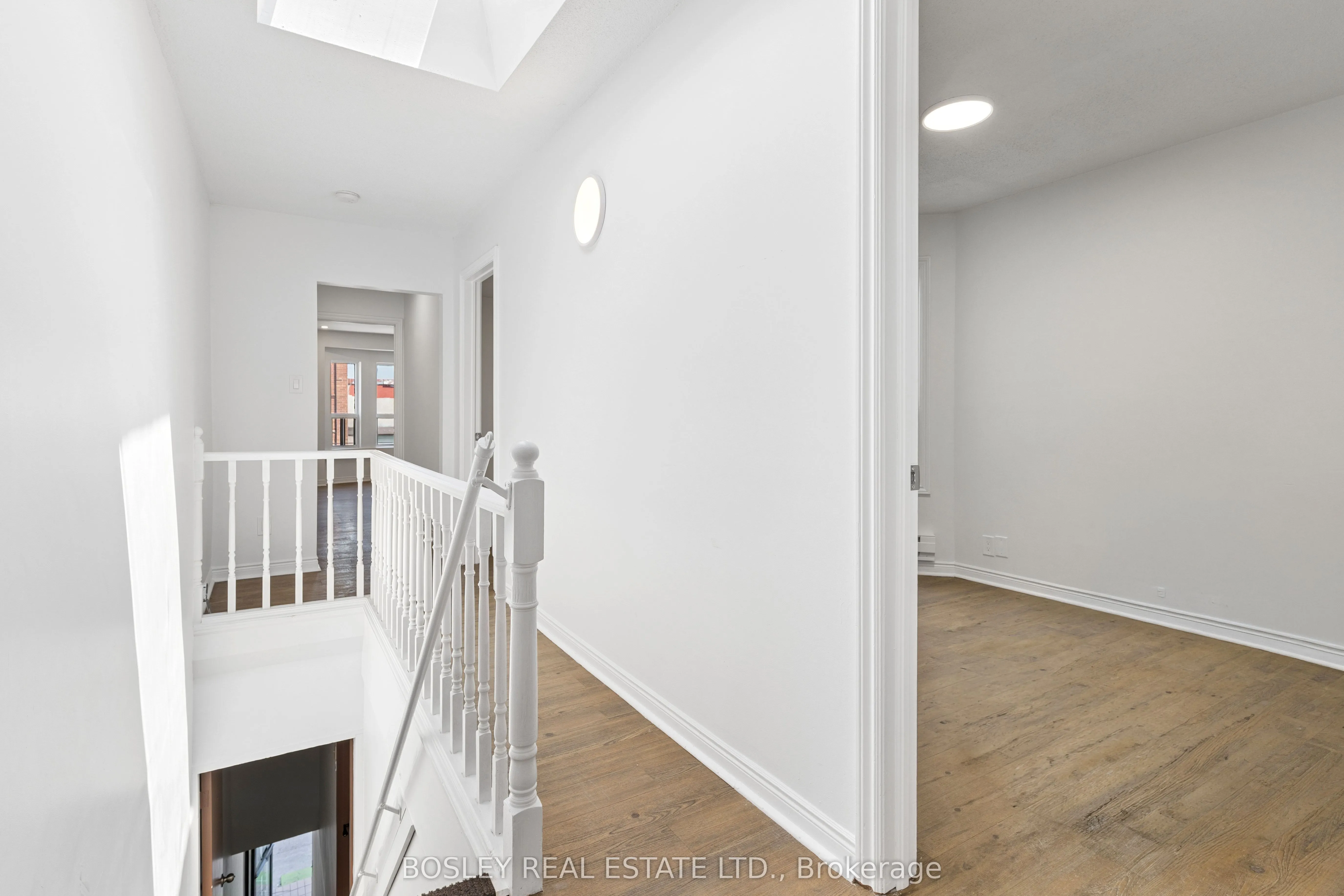1167 Dundas Street W