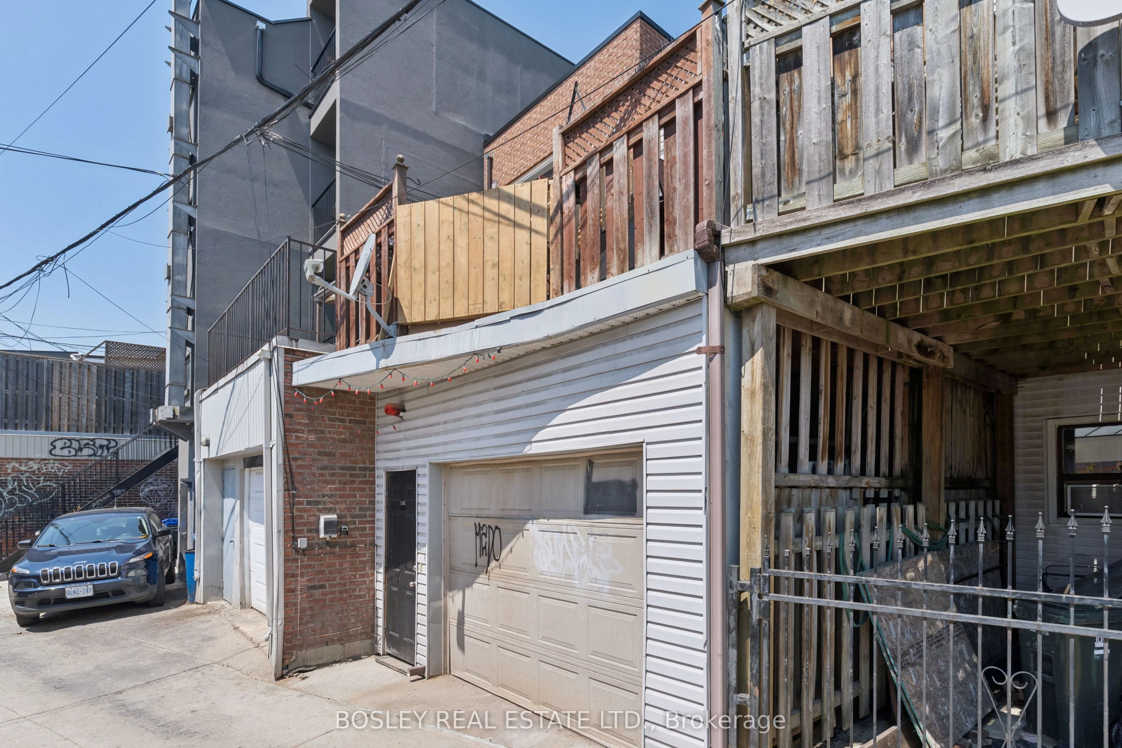 1167 Dundas Street W