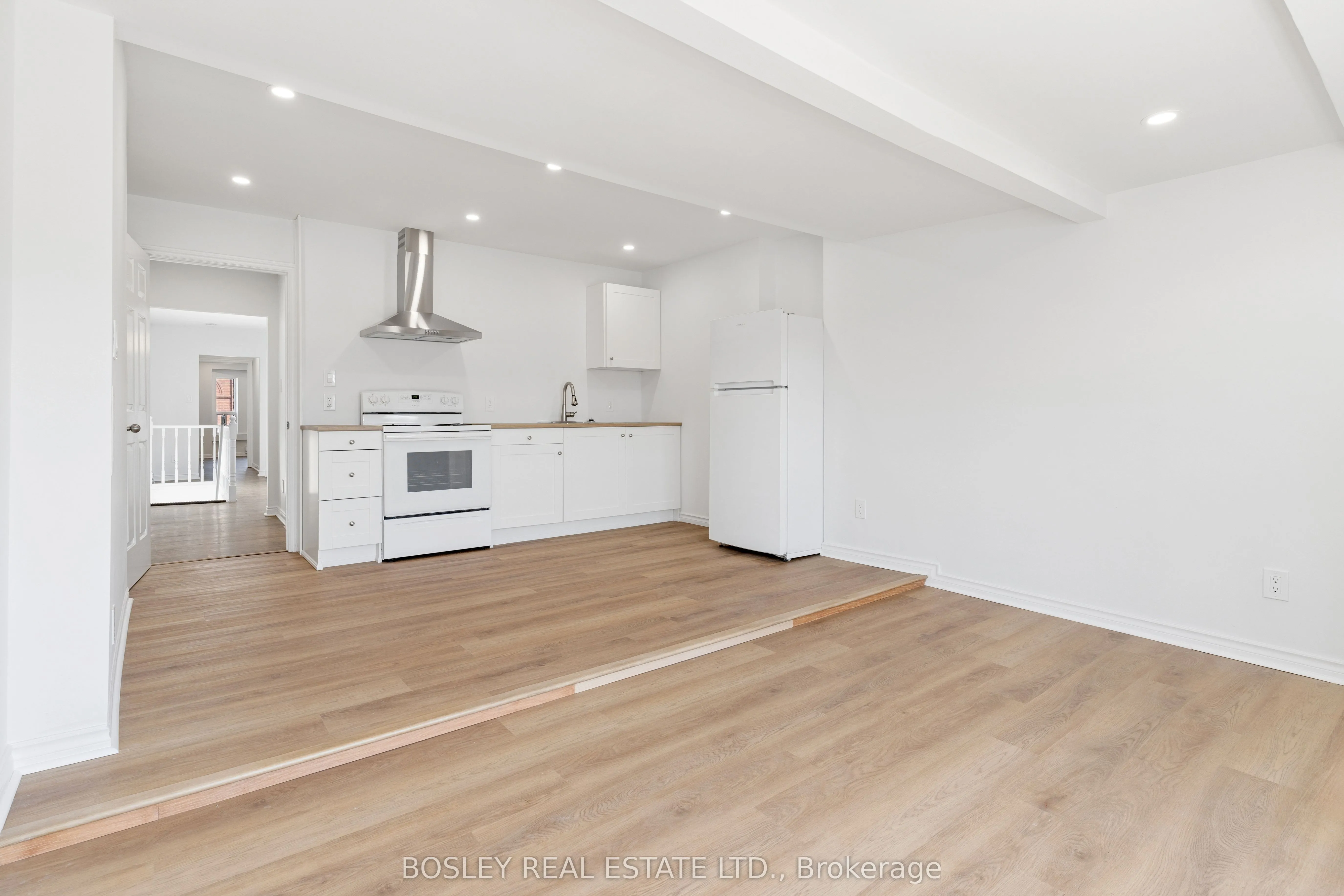 1167 Dundas Street W