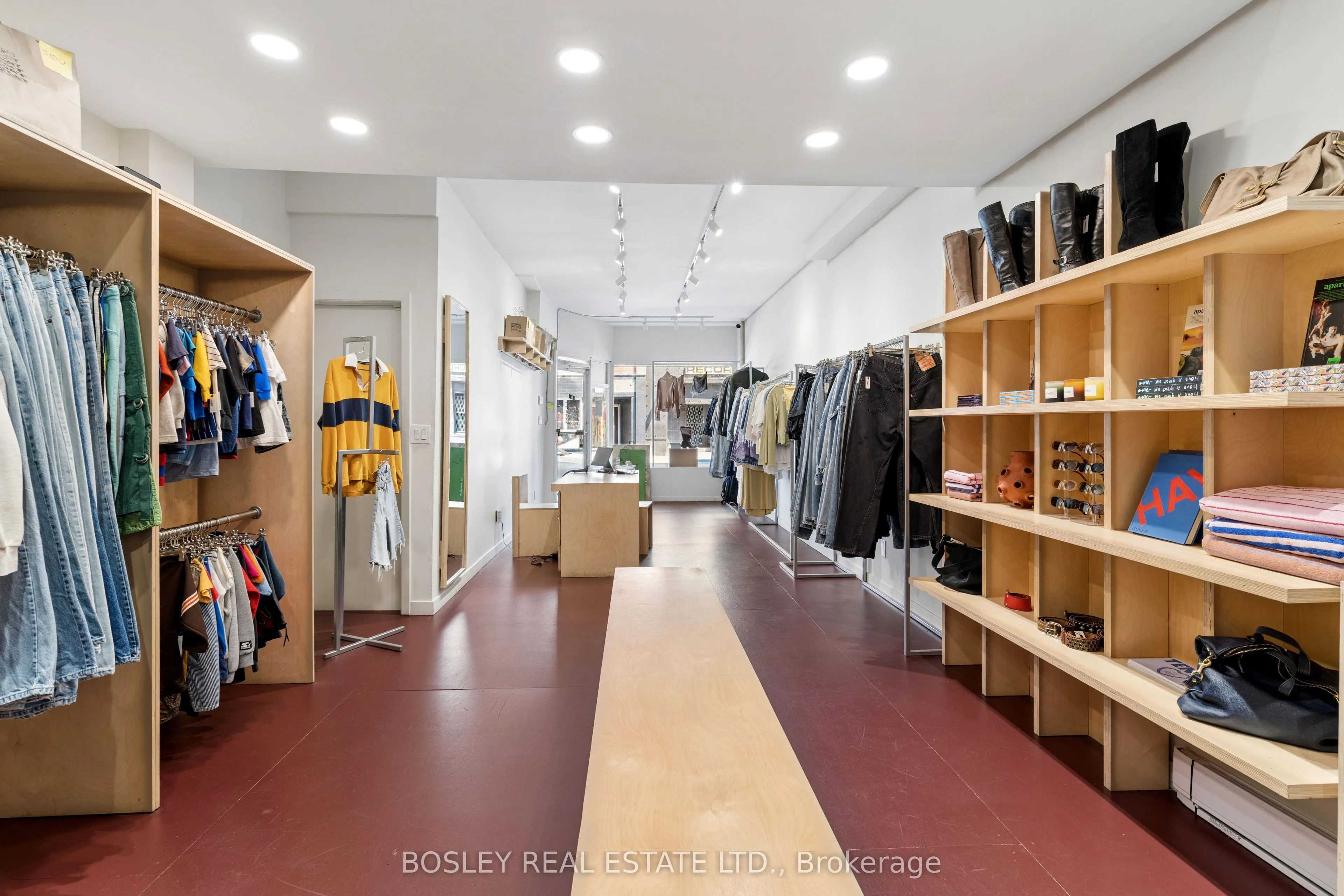 1167 Dundas Street W