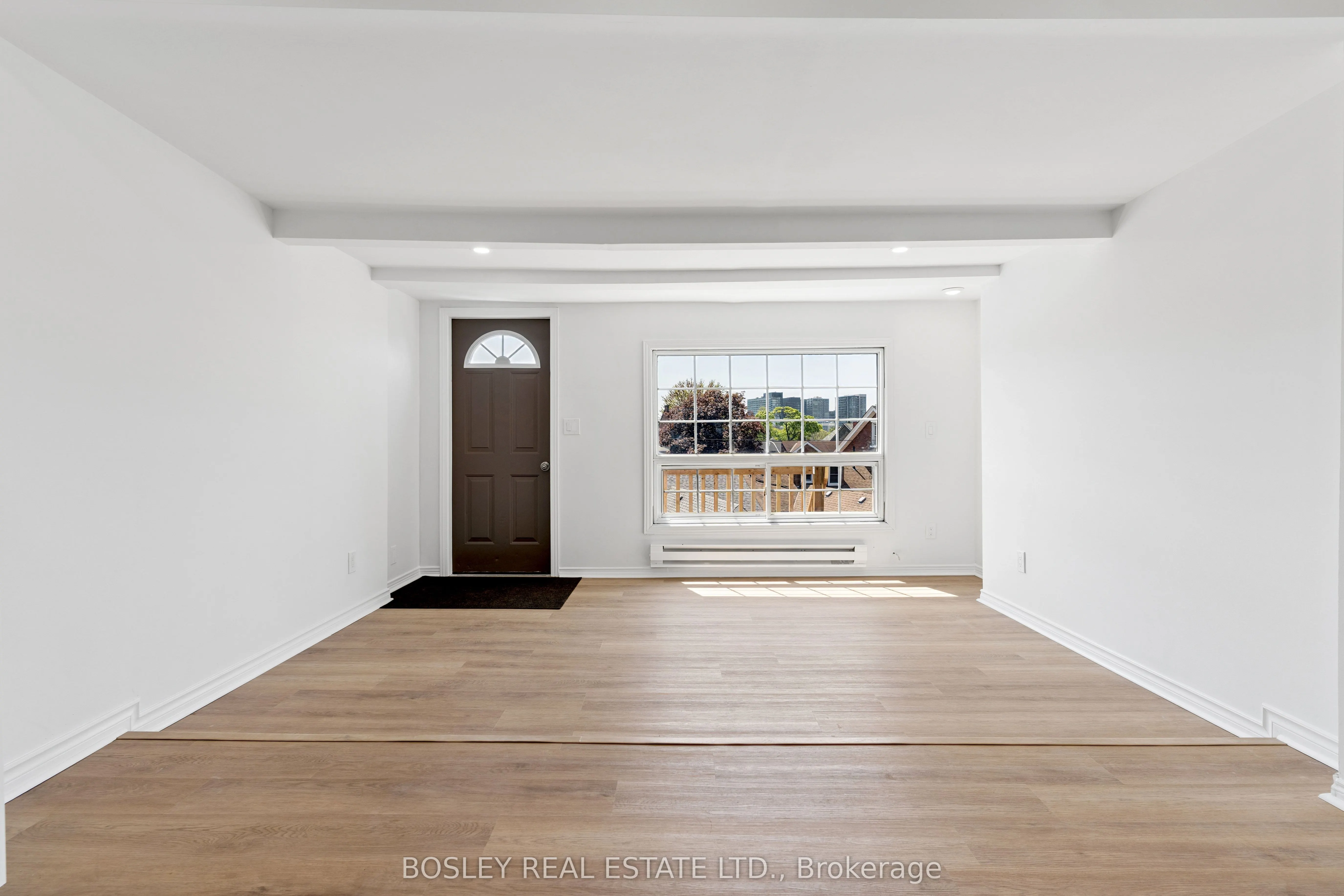 1167 Dundas Street W