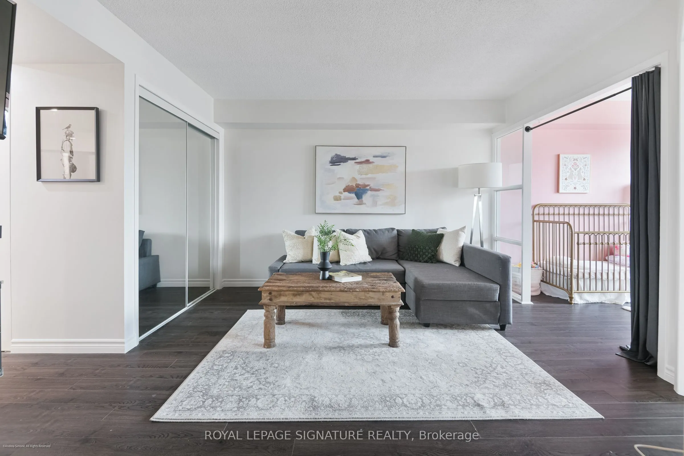 456 College Street #415