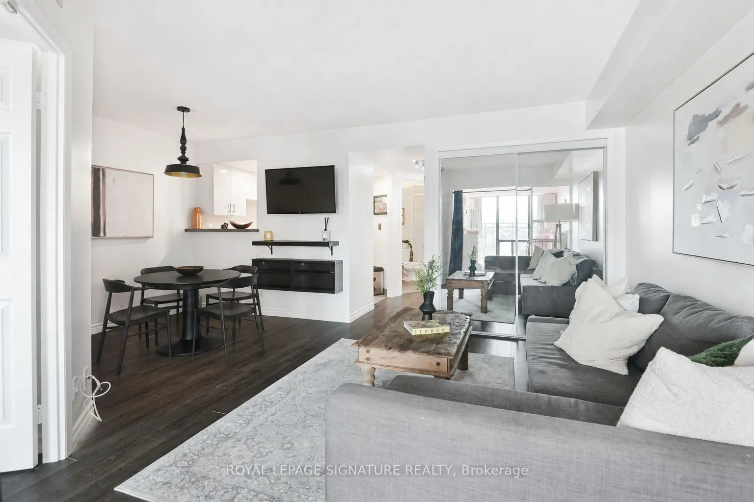 456 College Street #415