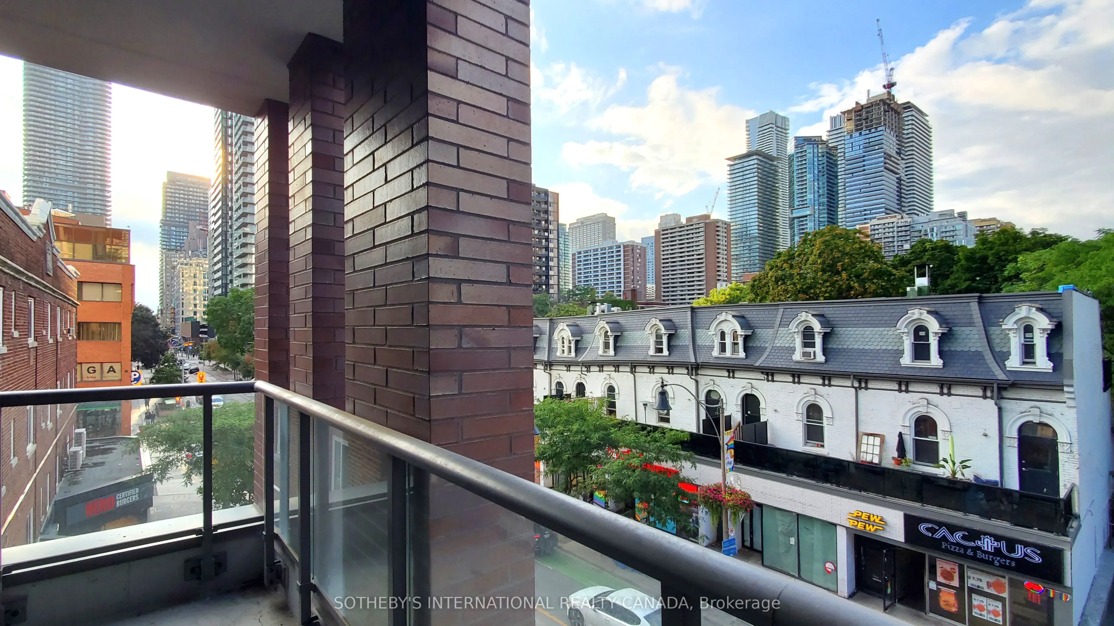 81 Wellesley Street E #305