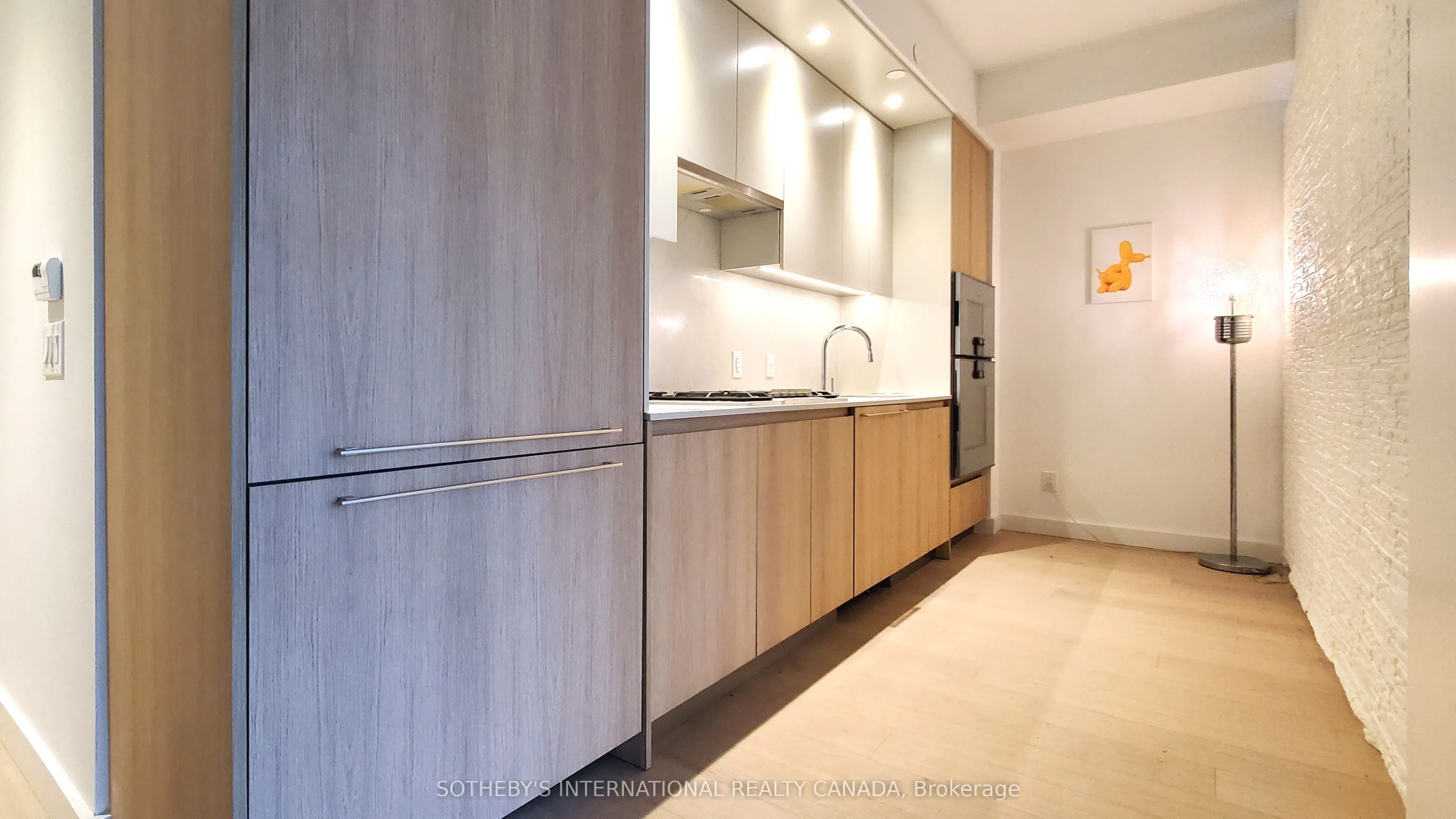 81 Wellesley Street E #305