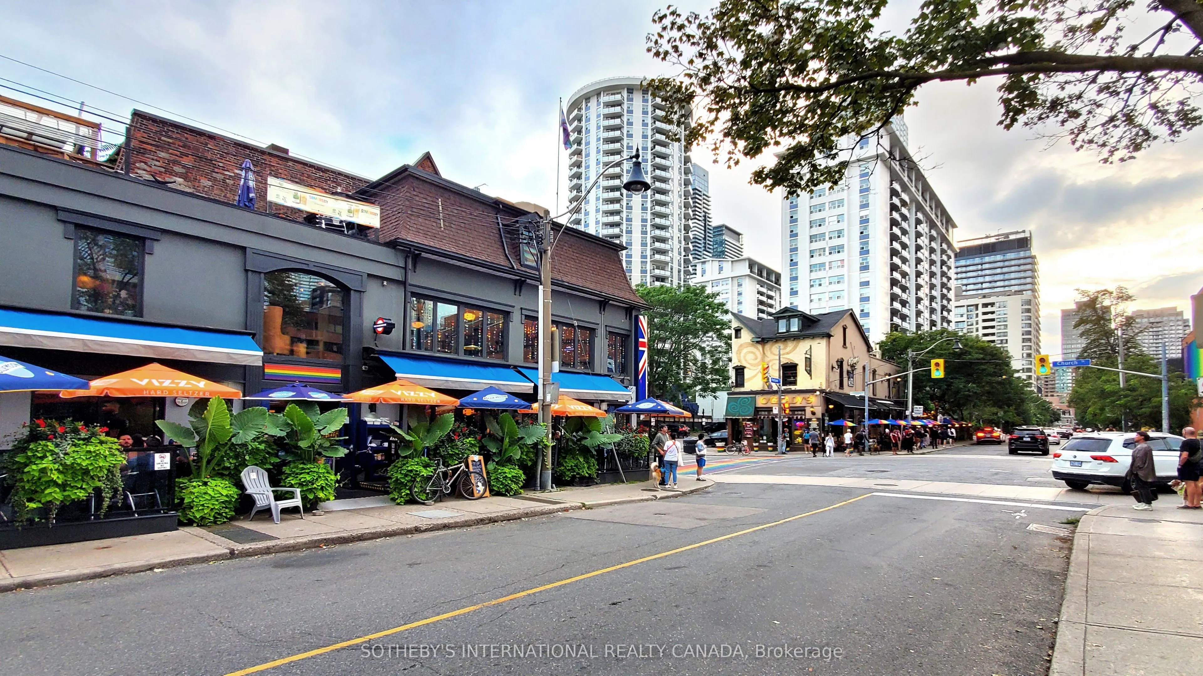 81 Wellesley Street E #305